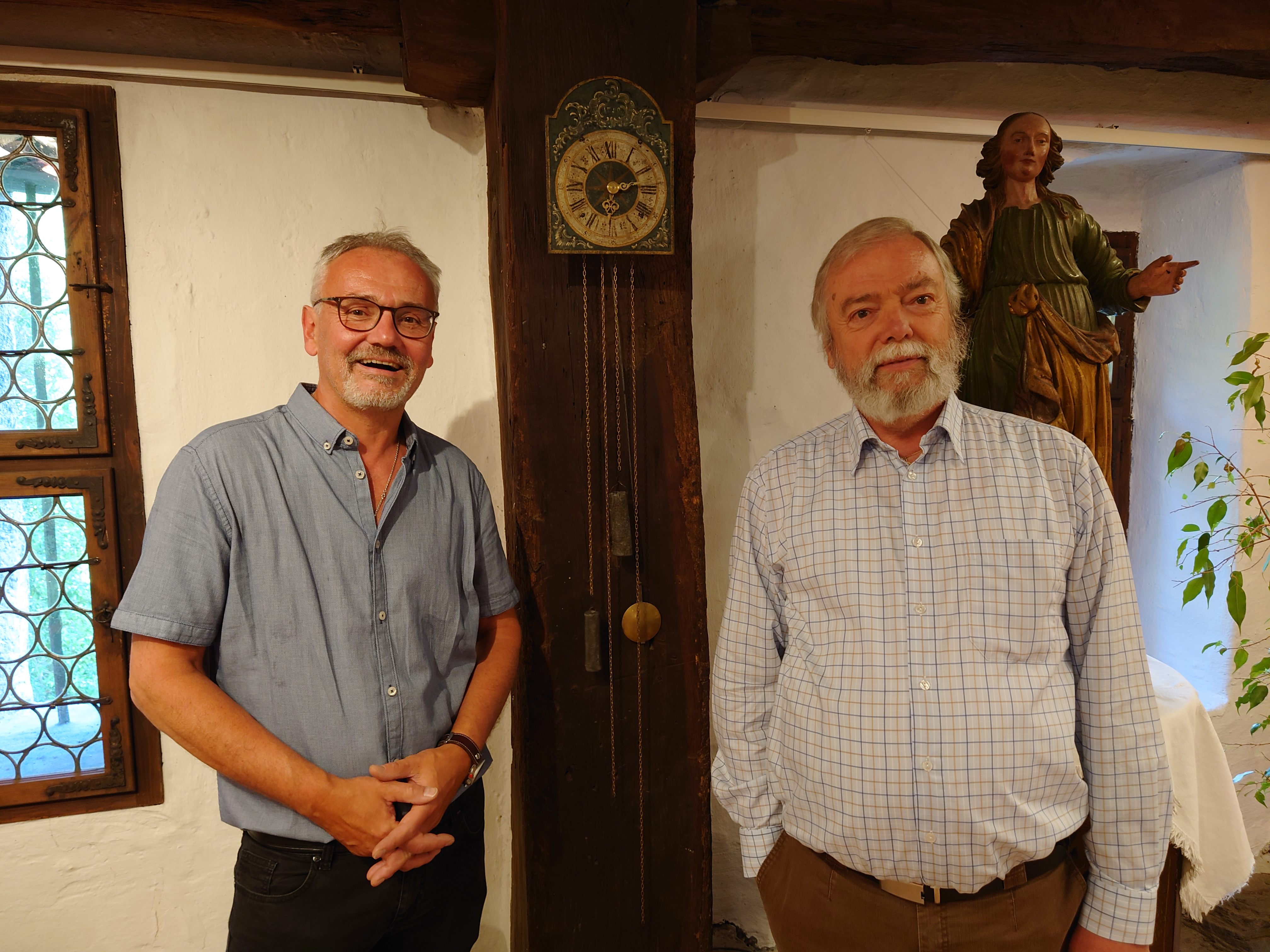 Große Freude über den neuen "Schatz", die Valentin Jenny Uhr aus dem Jahr 1790, bei Gerhard Ritter und Manfred Getzner. Große Freude über den neuen "Schatz", die Valentin Jenny Uhr aus dem Jahr 1790, bei Gerhard Ritter und Manfred Getzner.