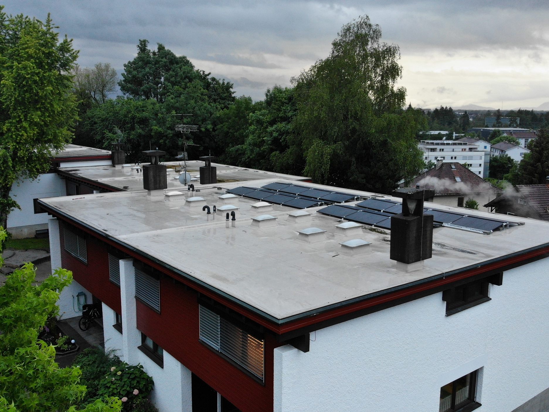 Der Vorarlberger Photovoltaik-Marktführer Hansesun übergab gemeinsam mit dem ORF Vorarlberg die zweite Photovoltaikanlage im Wert von 15.000 Euro an das Vorarlberger Kinderdorf. Der Vorarlberger Photovoltaik-Marktführer Hansesun übergab gemeinsam mit dem ORF Vorarlberg die zweite Photovoltaikanlage im Wert von 15.000 Euro an das Vorarlberger Kinderdorf.