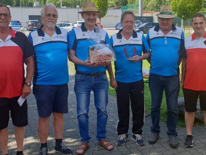 (Obmann Gruber Josef, Siegerteam Carincia Dornbirn, Sportwart Zech Vinzenz)