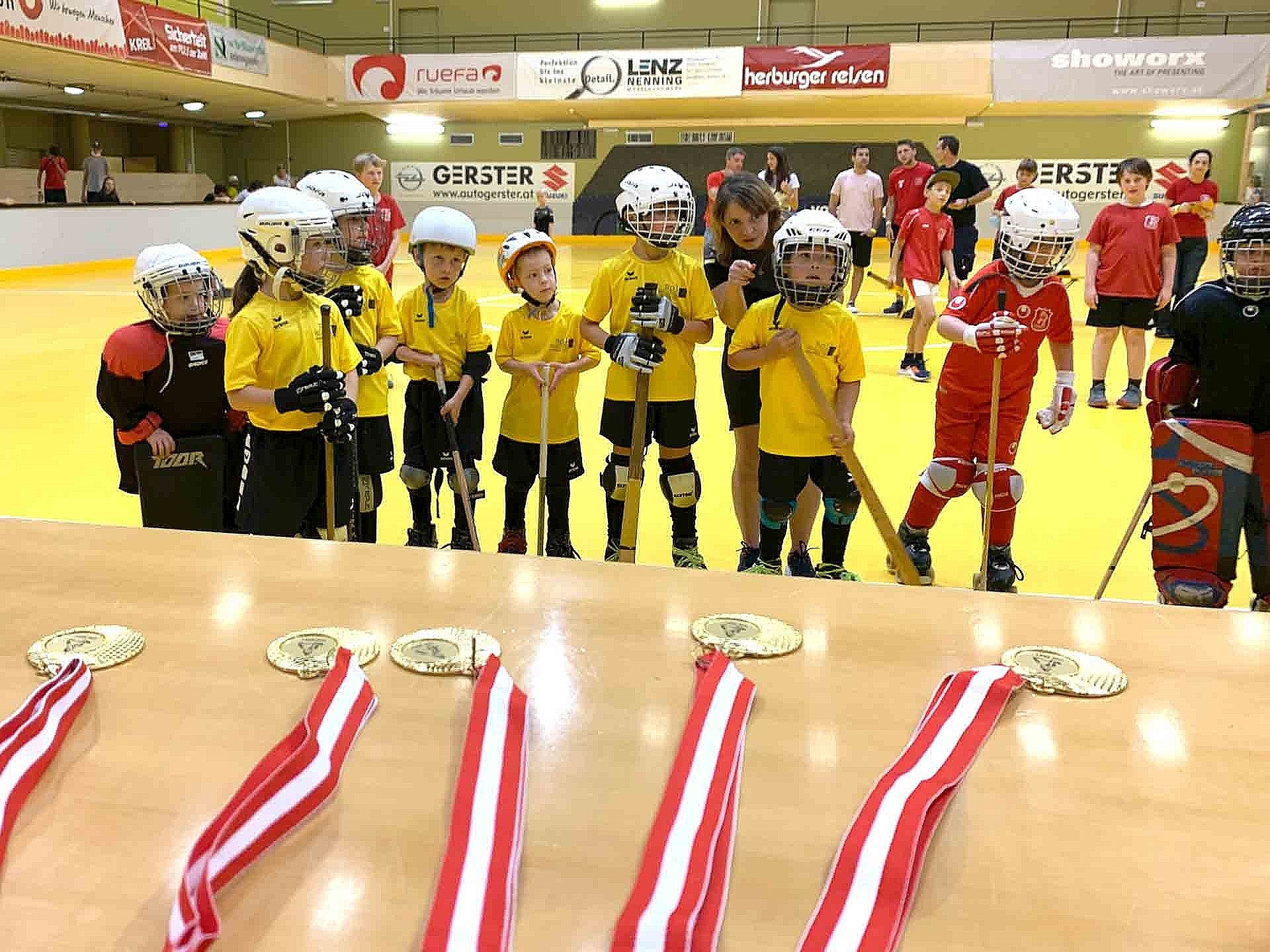 Dornbirns Rollhockey-Nachwuchs räumte bei der ÖM fleißig Medaillen ab. Dornbirns Rollhockey-Nachwuchs räumte bei der ÖM fleißig Medaillen ab.