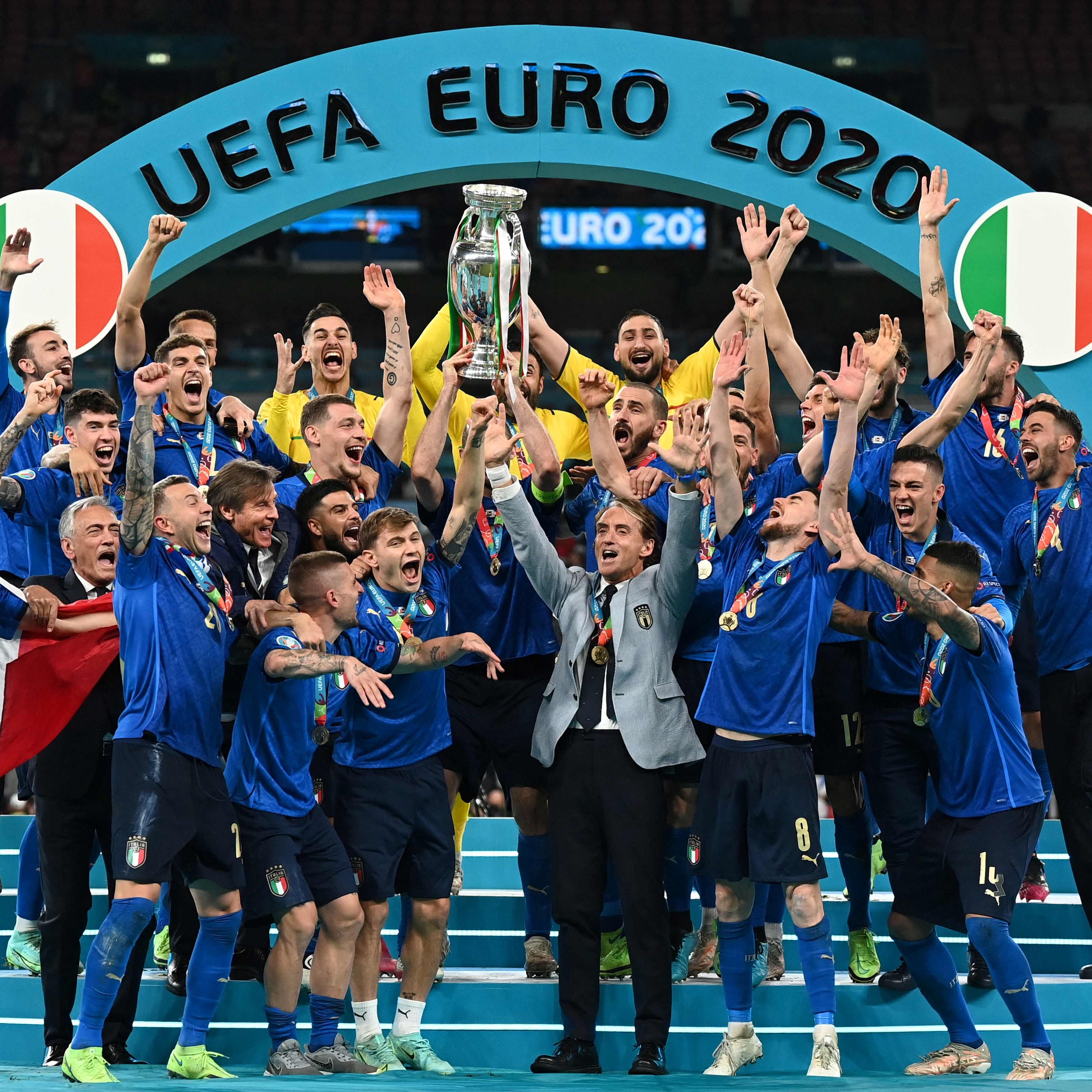 Die italienische Nationalmannschaft bejubelt ihren EM-Titel 2021.
