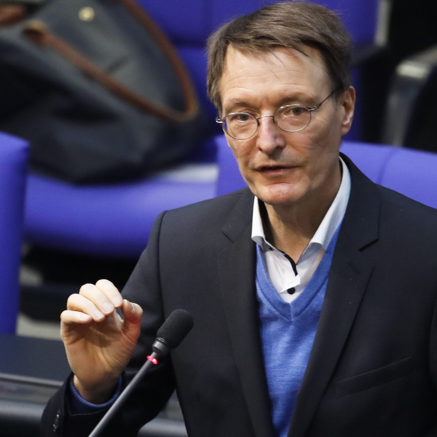 SPD-Gesundheitsexperten Karl Lauterbach warnt vor allzu raschen und umfassenden Lockerungen.