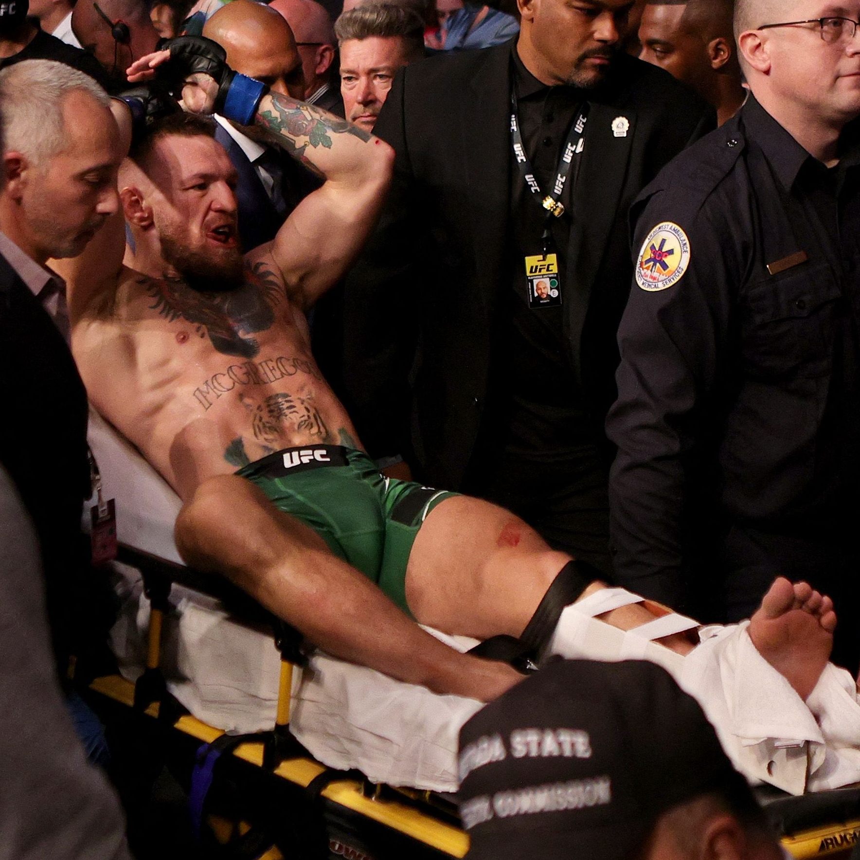 MMA-Star Conor McGregor will sich von der schweren Verletzung nicht bremsen lassen und provoziert bereits wieder seinen Gegner.