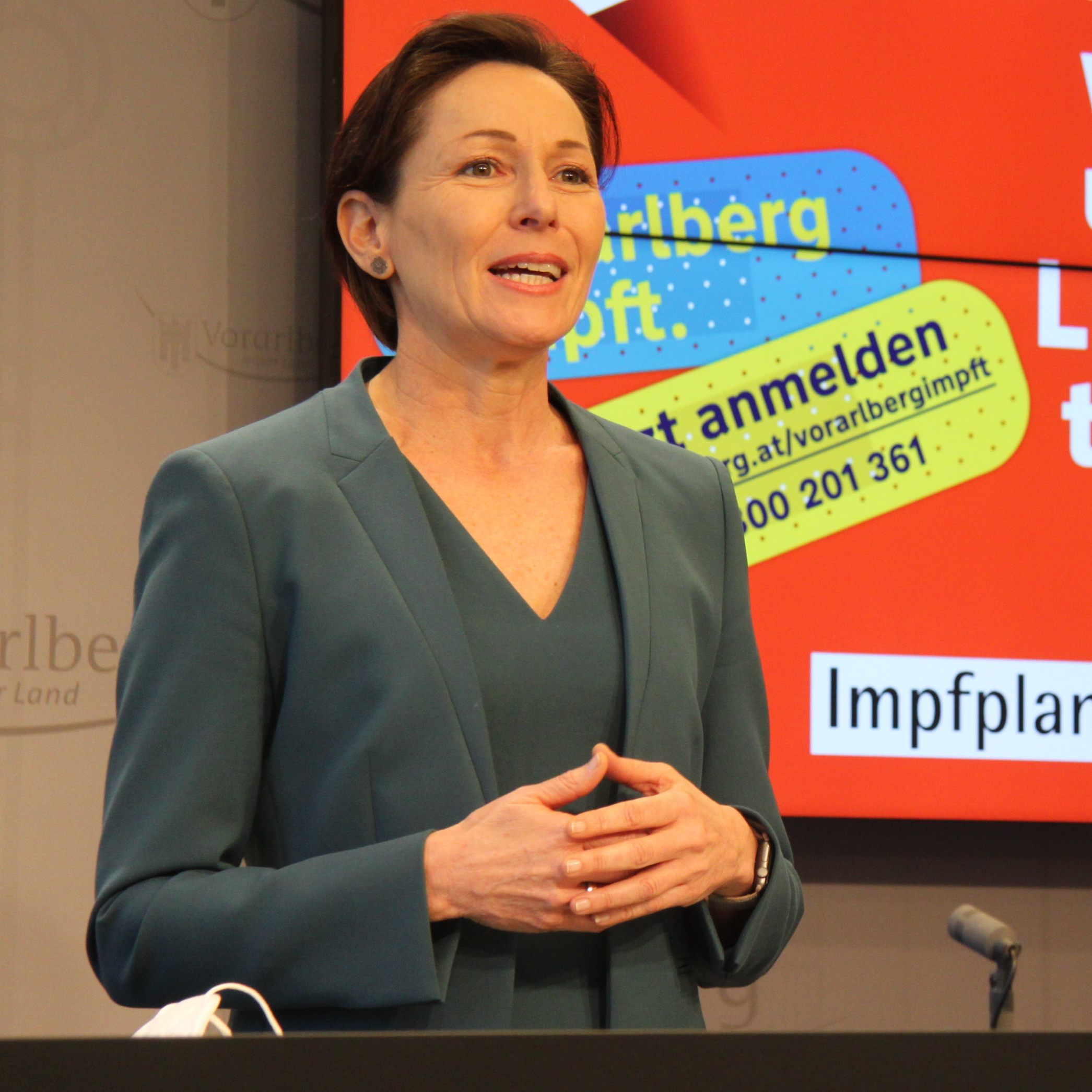 Landesrätin Rüscher appelliert wieder an die Bevölkerung sich impfen zu lassen und die Impftermine einzuhalten.