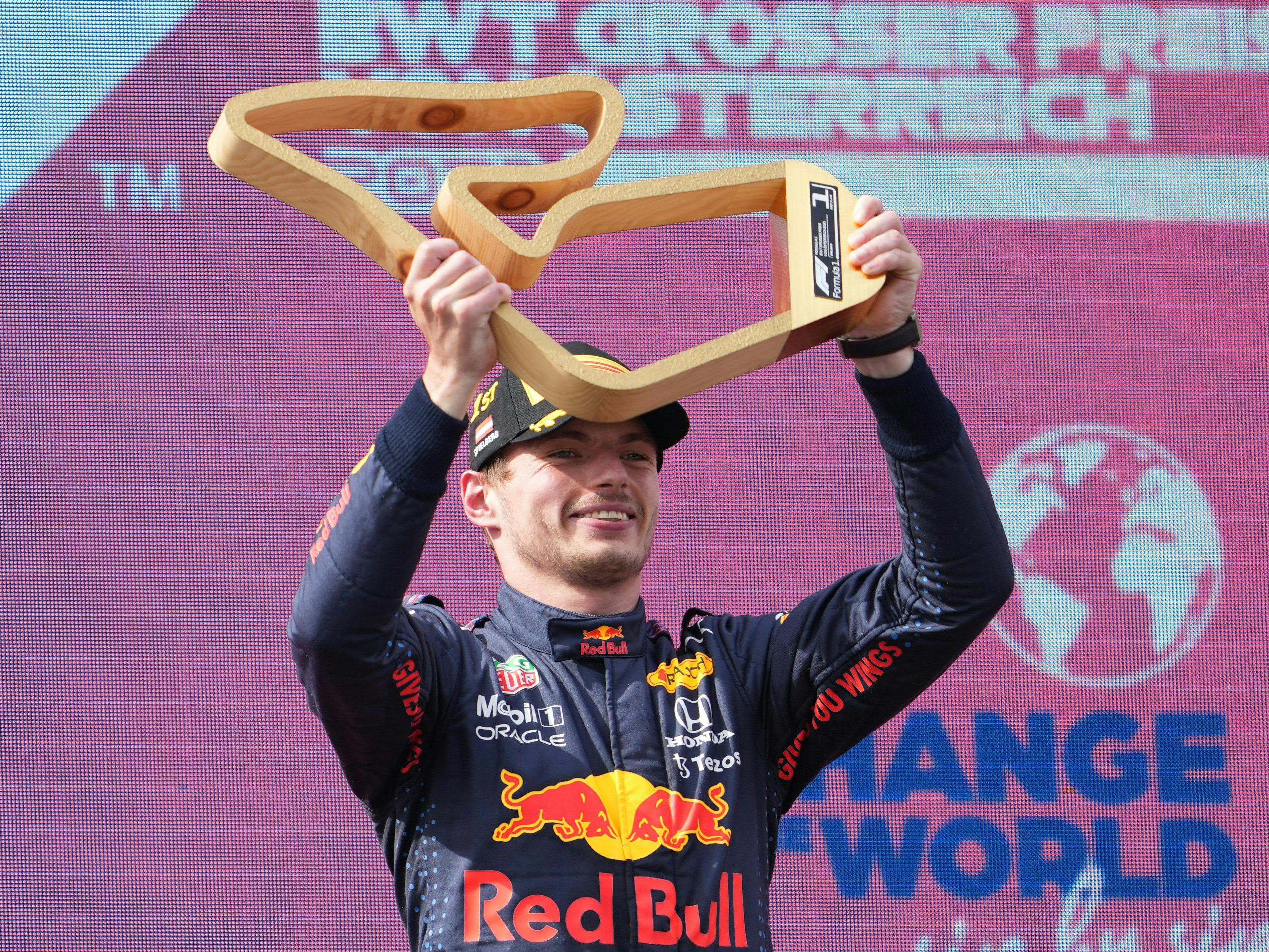 Max Verstappen holt sich erneut den Sieg.