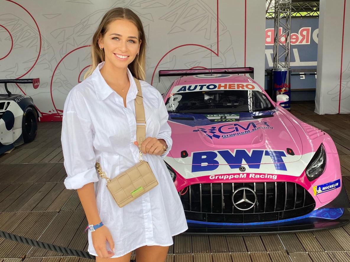 Das Vorarlberger Model sieht sich das Formel 1-Rennen heute in Spielberg an. Das Vorarlberger Model sieht sich das Formel 1-Rennen heute in Spielberg an.