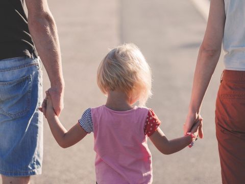 Klagen über Verzögerungen bei Auszahlung der Familienbeihilfe.