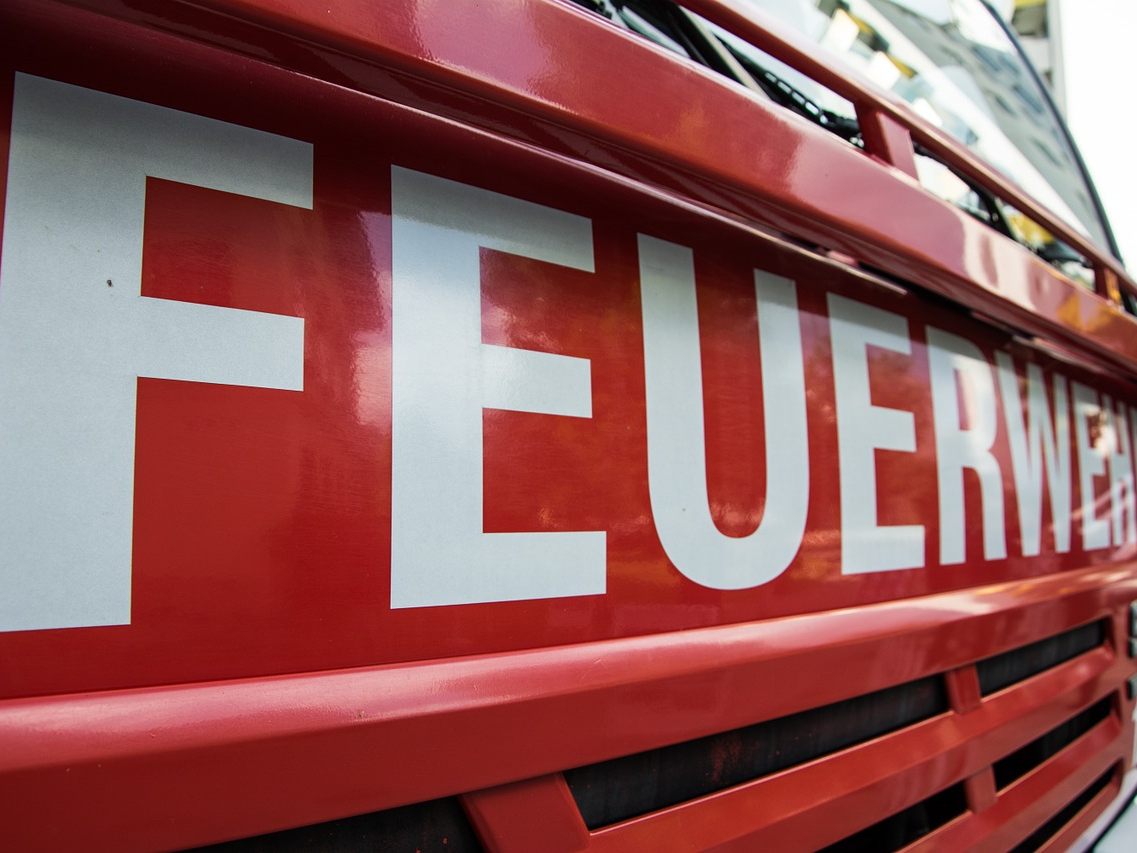 Feuer bei Altpapierentsorger in Wien-Favoriten.