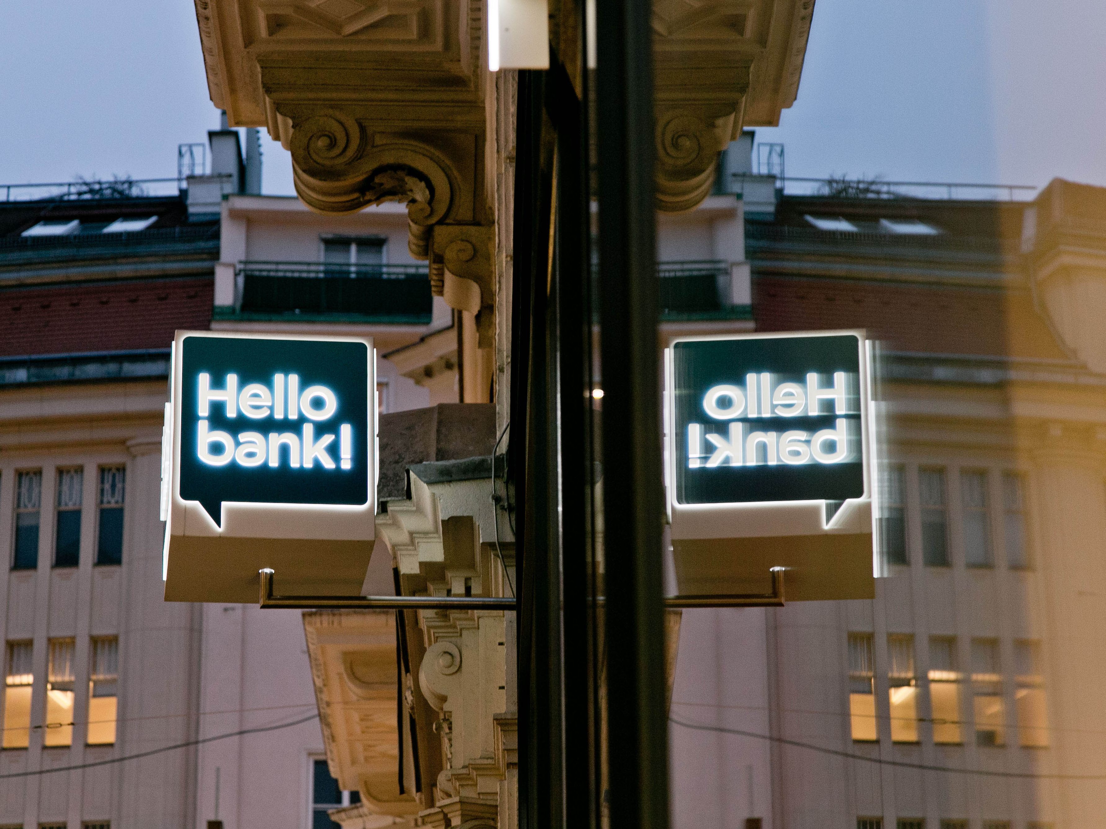 Die Bawag übernimmt die Hello Bank!. Die Bawag übernimmt die Hello Bank!.