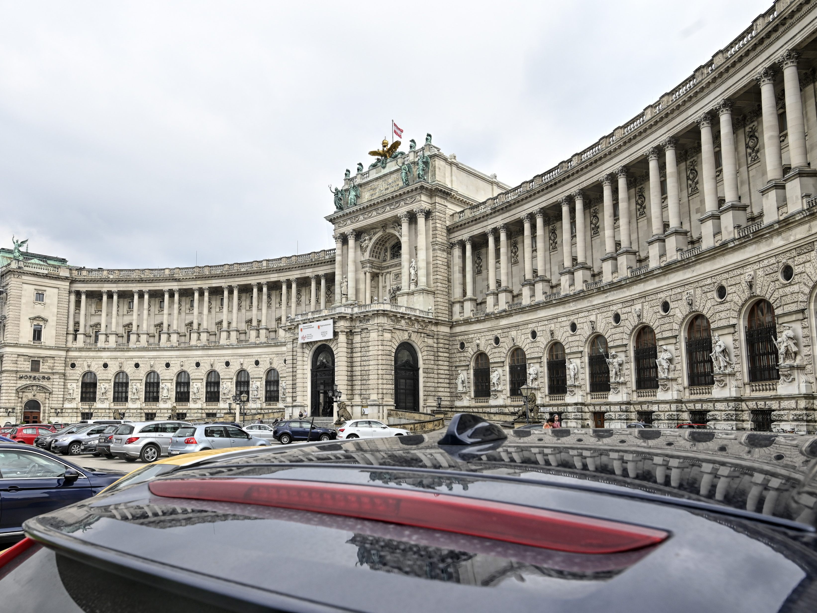 Die Hofburg wurde vom Starkregen kaum beschädigt. Die Hofburg wurde vom Starkregen kaum beschädigt.