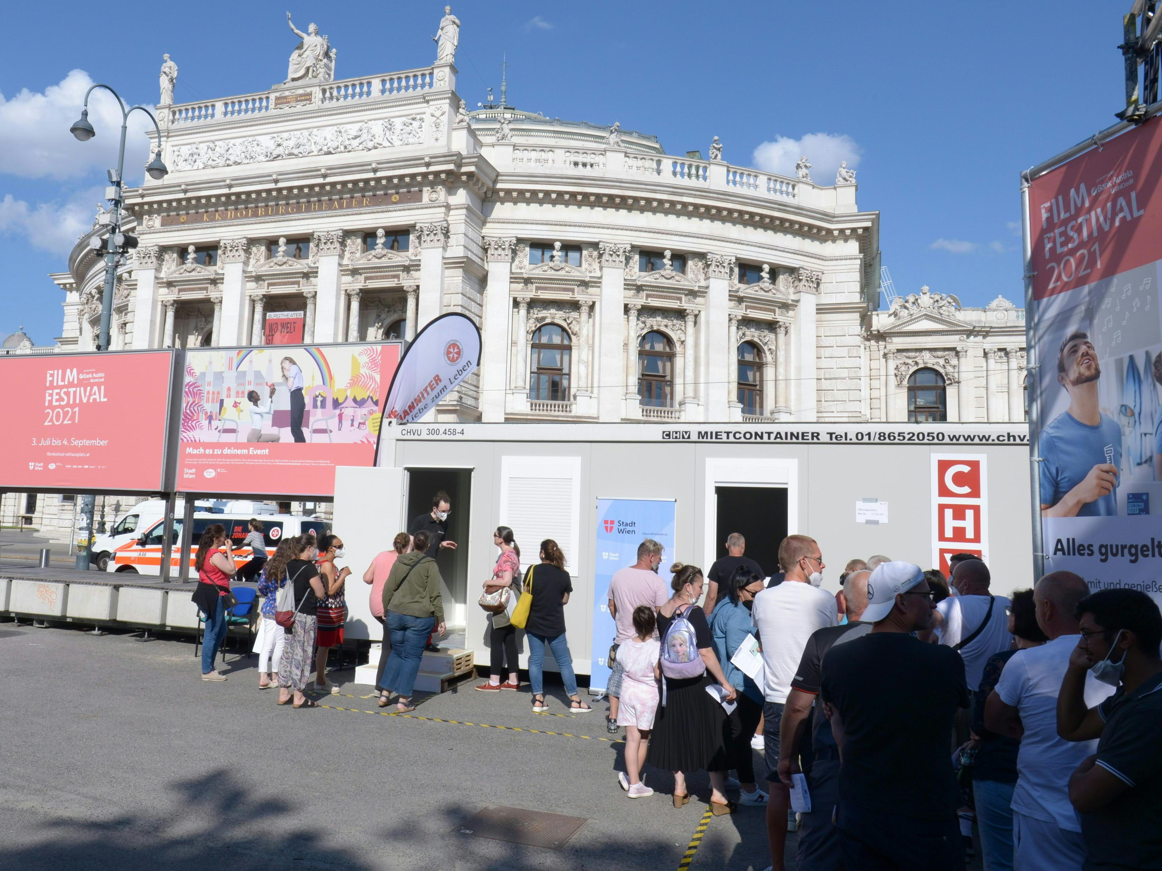 Die Impfbox am Wiener Rathausplatz bleibt. Die Impfbox am Wiener Rathausplatz bleibt.