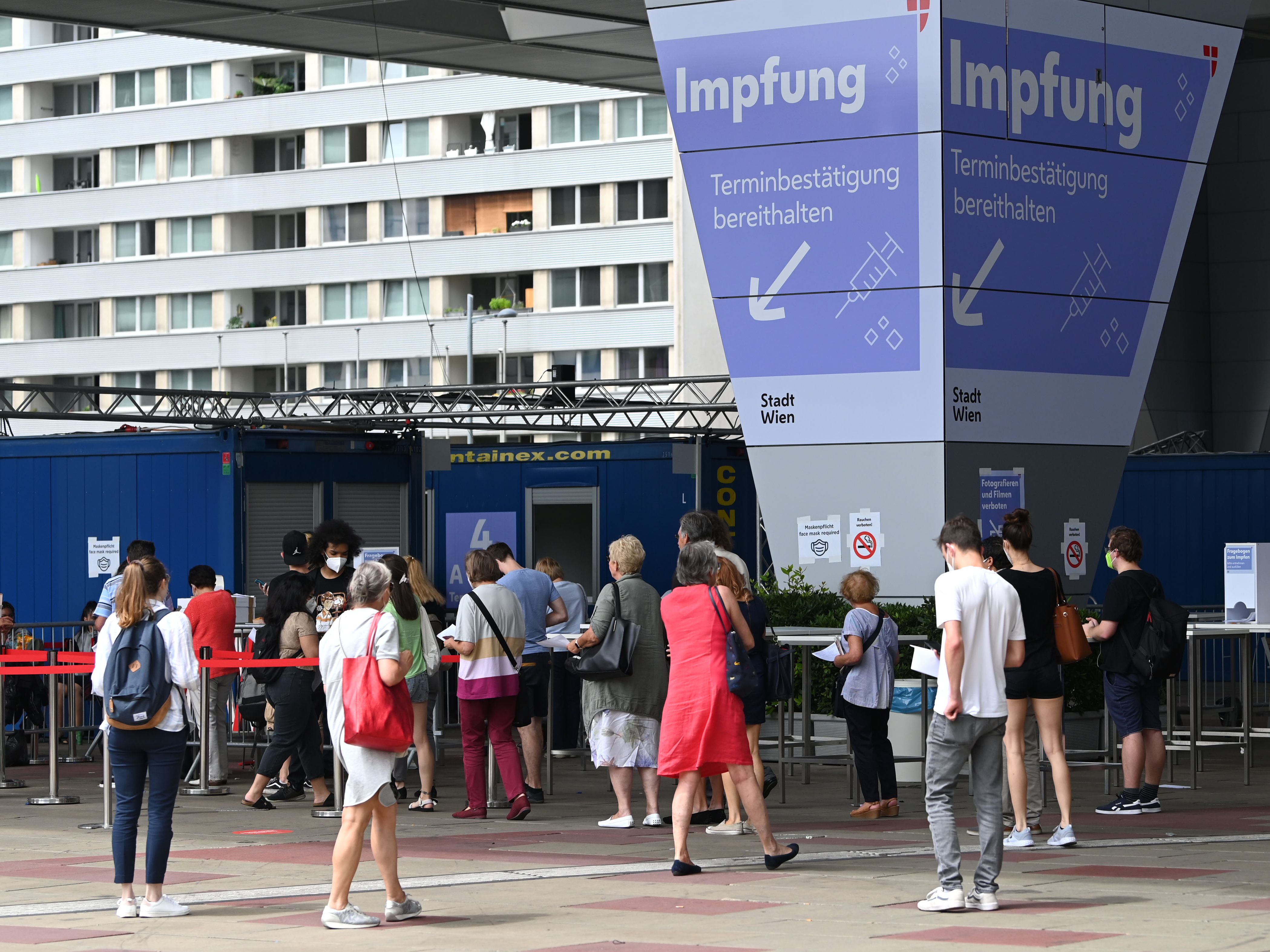 Impfen soll einfacher werden, fordern die NEOS.