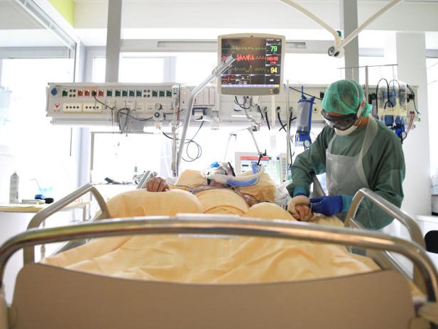 Laut Experten wird die Auslastung der Intensivstationen in Österreich zunehmen. Laut Experten wird die Auslastung der Intensivstationen in Österreich zunehmen.