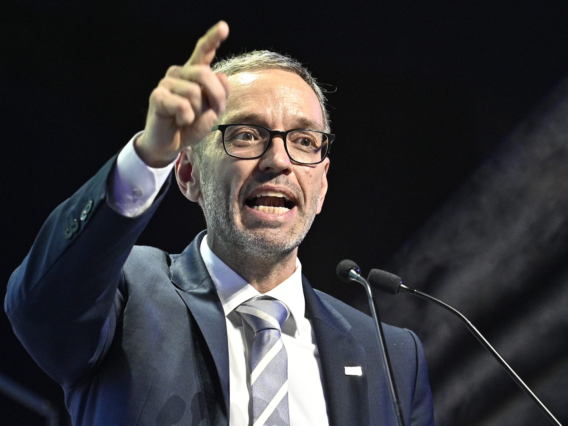 Kickl will der heimischen Impfstoff-Produktion unter die Arme greifen. Kickl will der heimischen Impfstoff-Produktion unter die Arme greifen.