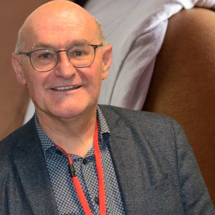 Univ.-Prof. Dr. Peter Bußjäger gewährt Einblick in die verfassungsrechtliche Möglichkeit einer verankerten, generellen Impfpflicht.