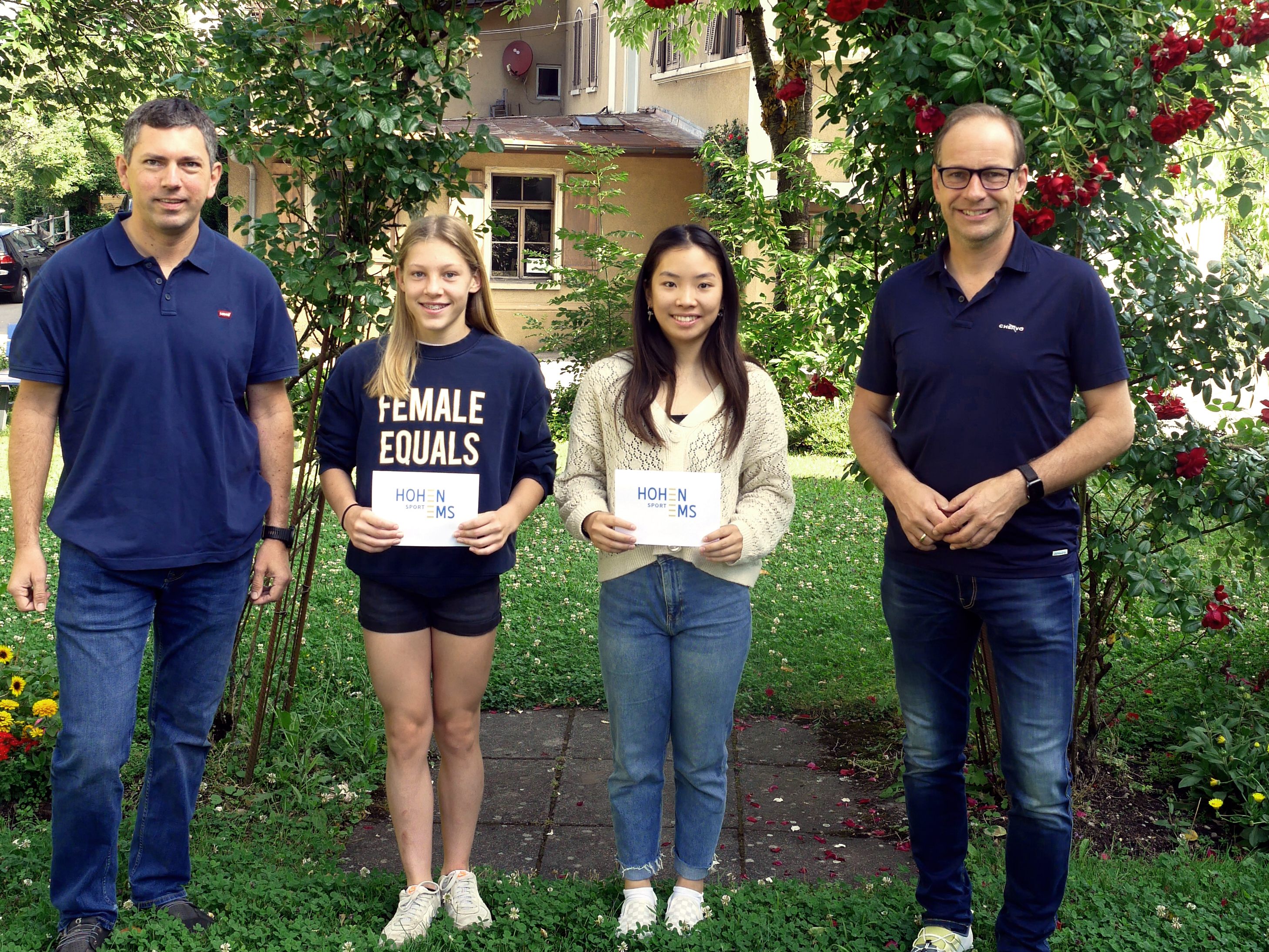 v. l. Sportstadtrat Markus Klien, Leni Bohle, Linda Chai, Bürgermeister Dieter Egger