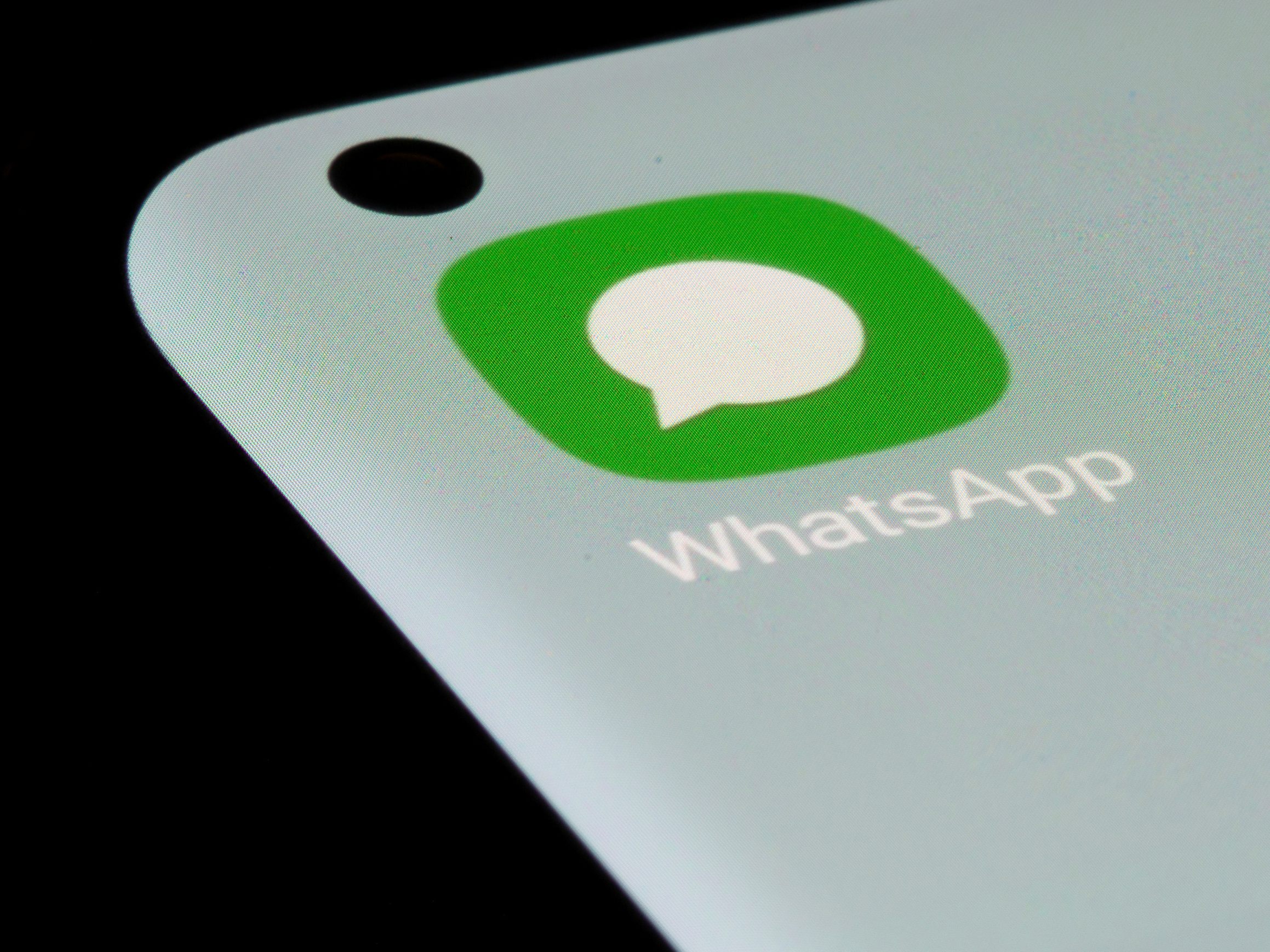 Beliebt und kritisiert: WhatsApp. Beliebt und kritisiert: WhatsApp.