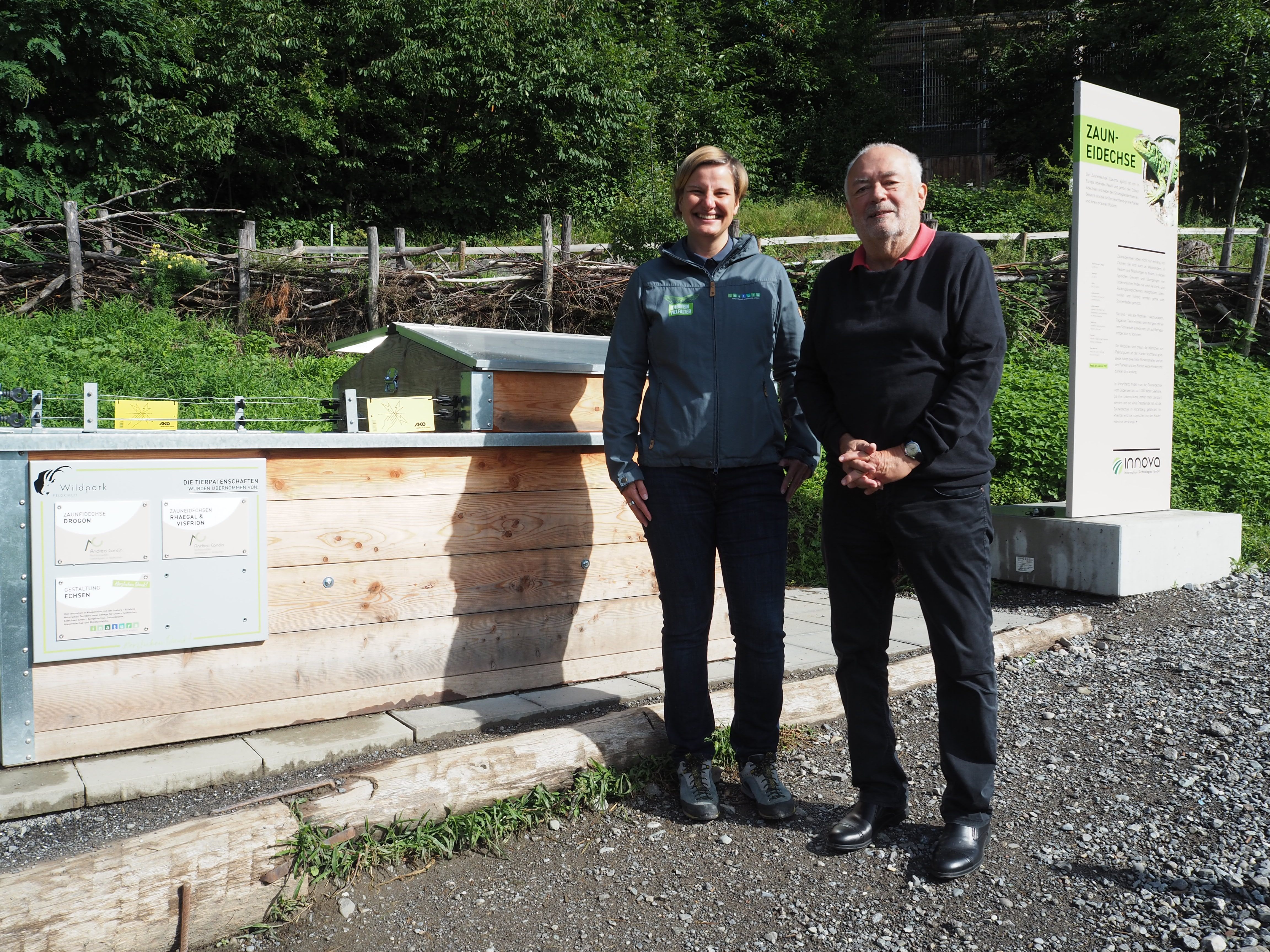 inatura-Geschäftsführerin Ruth Swoboda und Präsident Wolfgang Burtscher beim neuen Terrarium für die Zauneidechsen inatura-Geschäftsführerin Ruth Swoboda und Präsident Wolfgang Burtscher beim neuen Terrarium für die Zauneidechsen