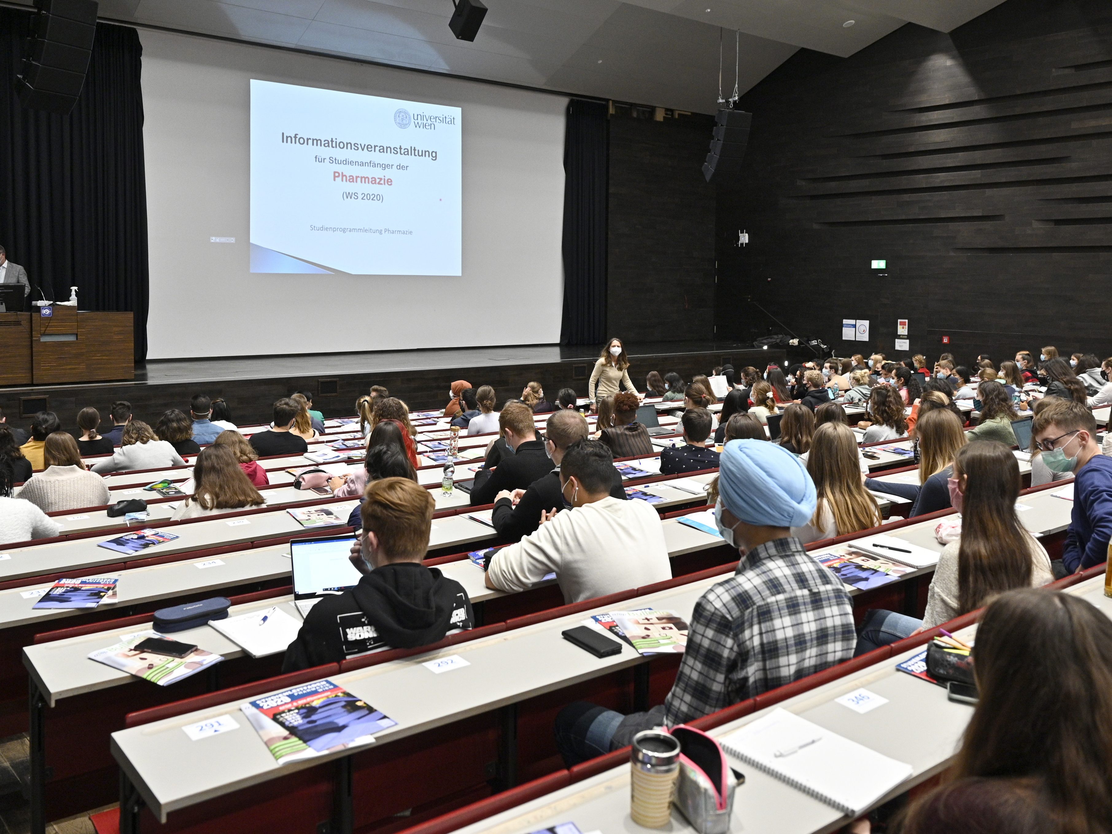 Unis: Faßmann hält "viel von einer systematischen 3G-Regelung"