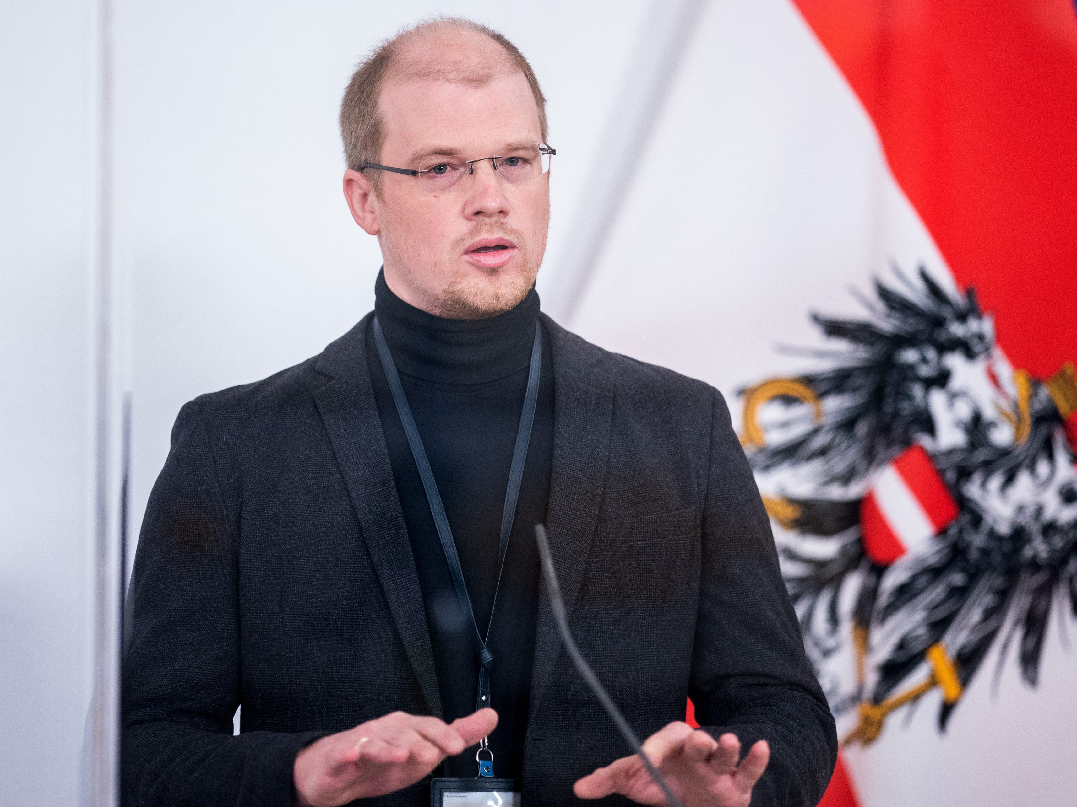 Ein Virologe hat sich zur Corona-Impfpflicht geäußert. Ein Virologe hat sich zur Corona-Impfpflicht geäußert.