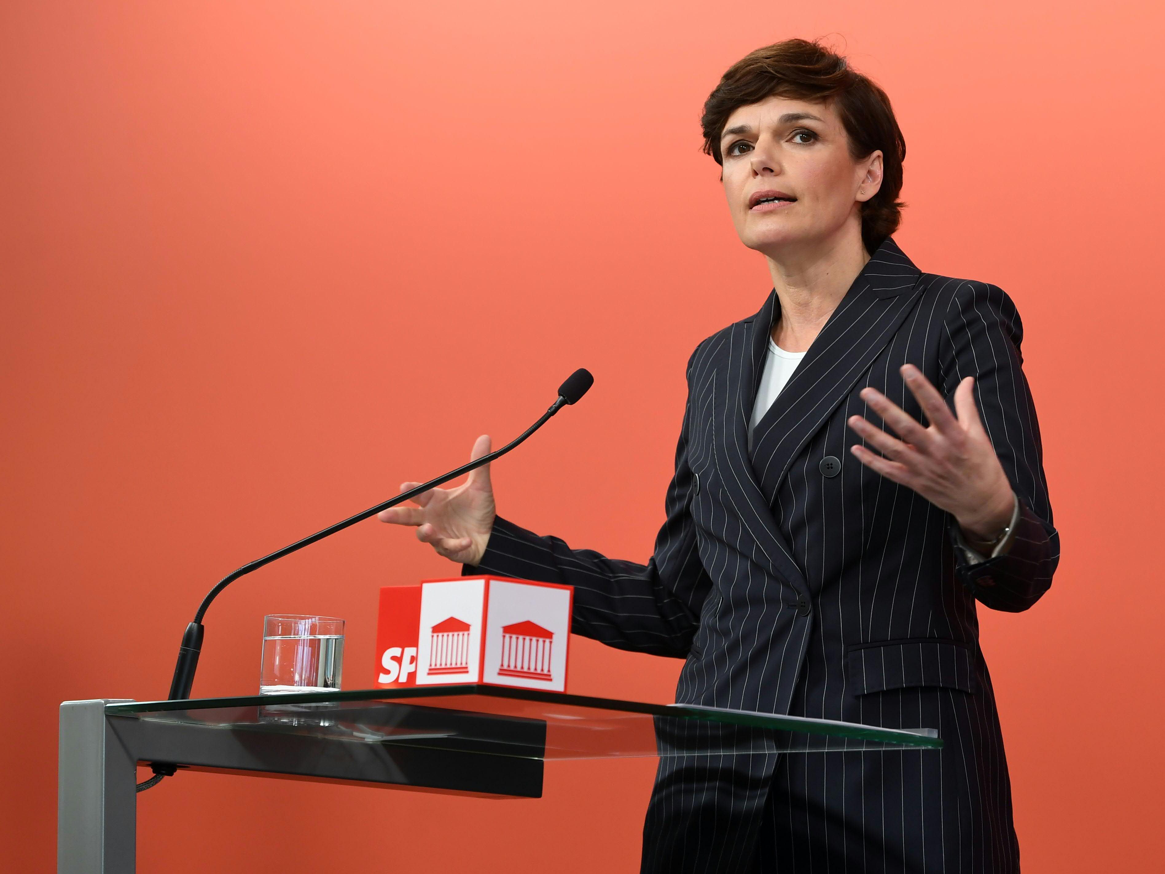 Rendi-Wagner macht weiter Druck für 3G-Regel am Arbeitsplatz. Rendi-Wagner macht weiter Druck für 3G-Regel am Arbeitsplatz.