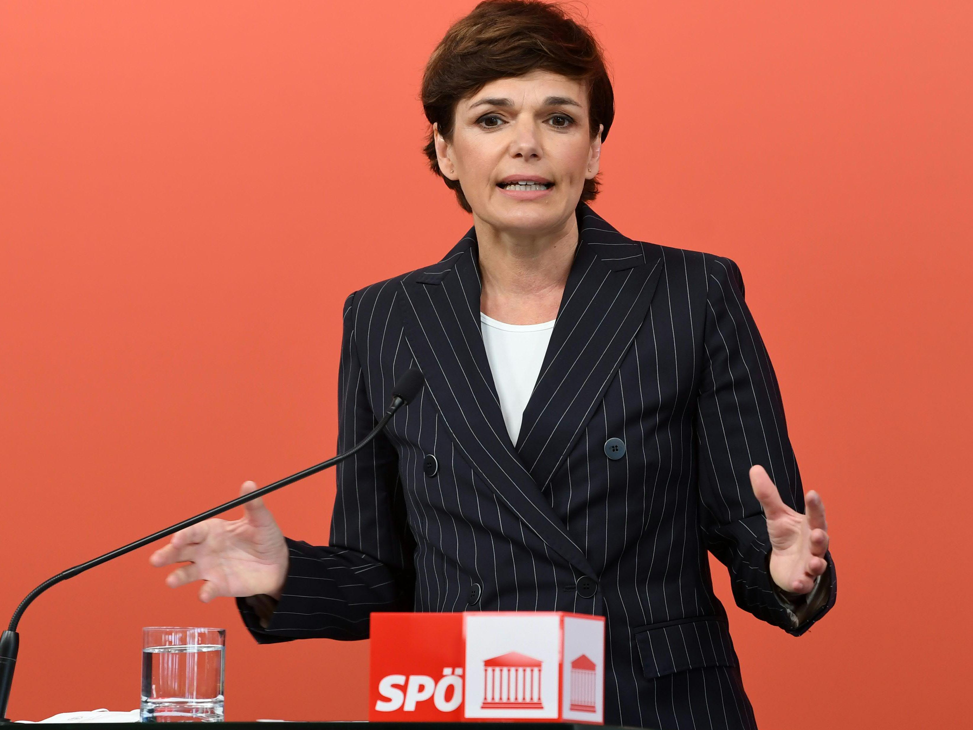 Um 11 Uhr findet das "Rote Foyer" statt.