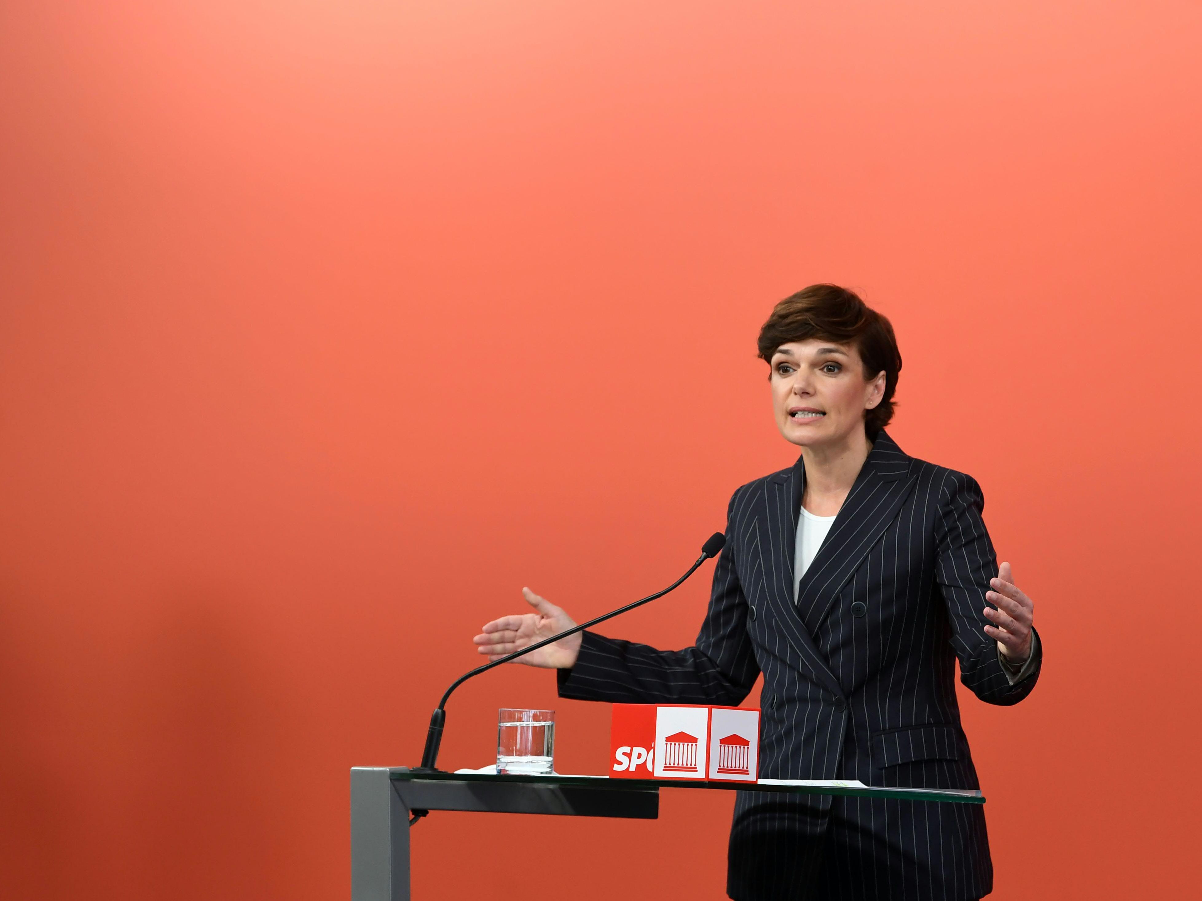 Pamela Rendi-Wagner möchte die 3G-Regel am Arbeitsplatz sehen. Pamela Rendi-Wagner möchte die 3G-Regel am Arbeitsplatz sehen.