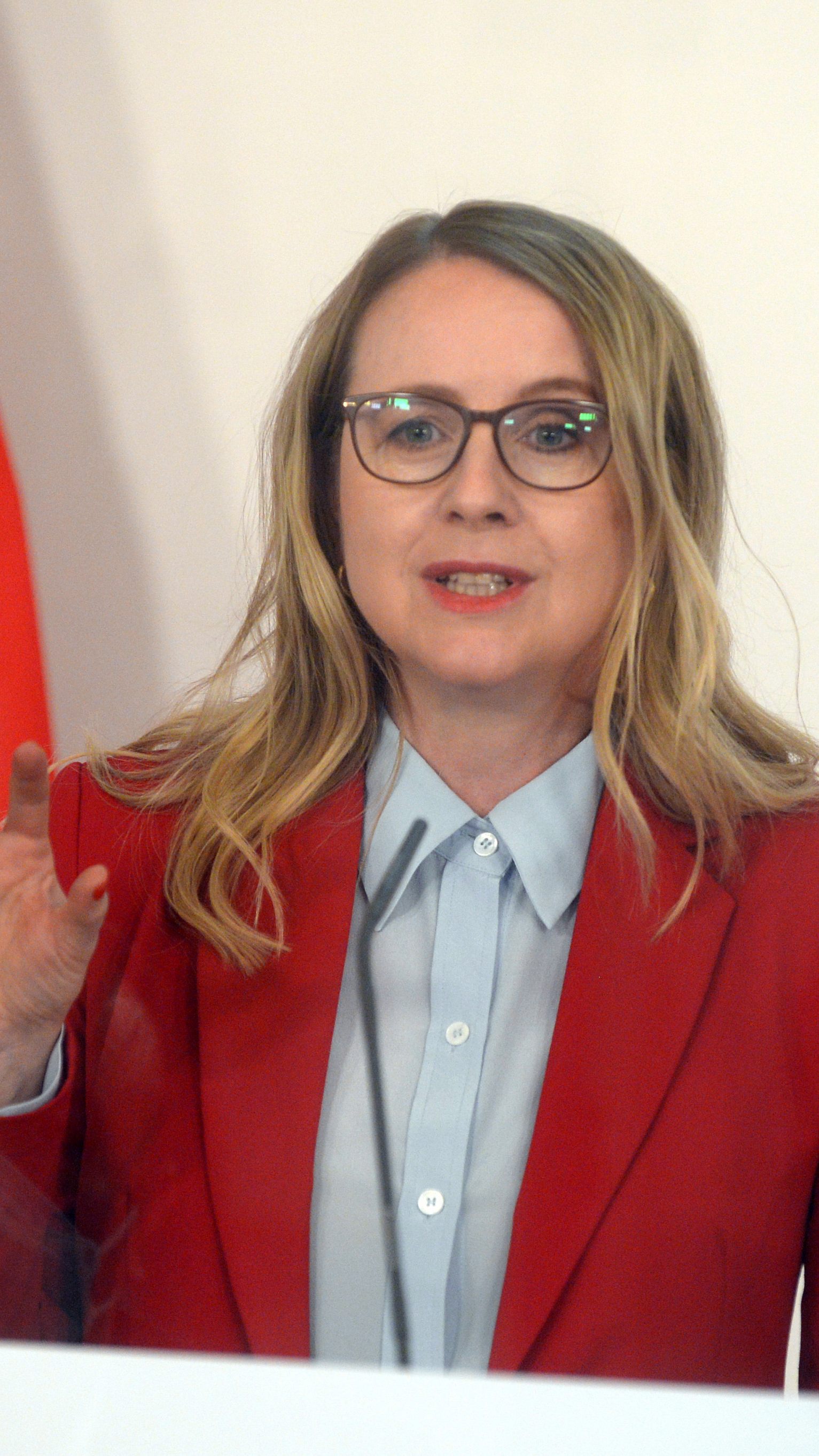 Schramböck: "Einen weiteren Lockdown darf es nicht geben".