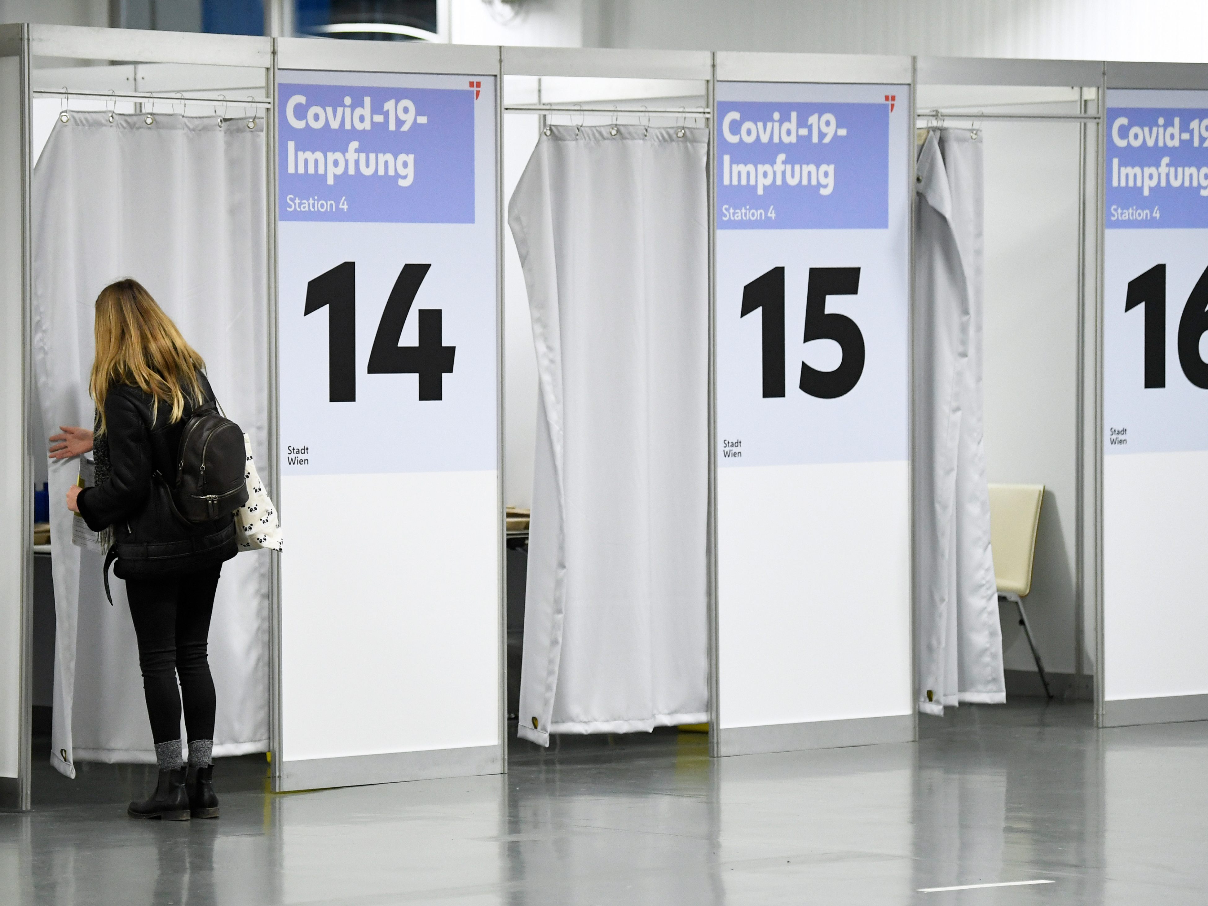 Corona-Impfstoffe mit Zulassung bekommt man intramuskulär. Corona-Impfstoffe mit Zulassung bekommt man intramuskulär.
