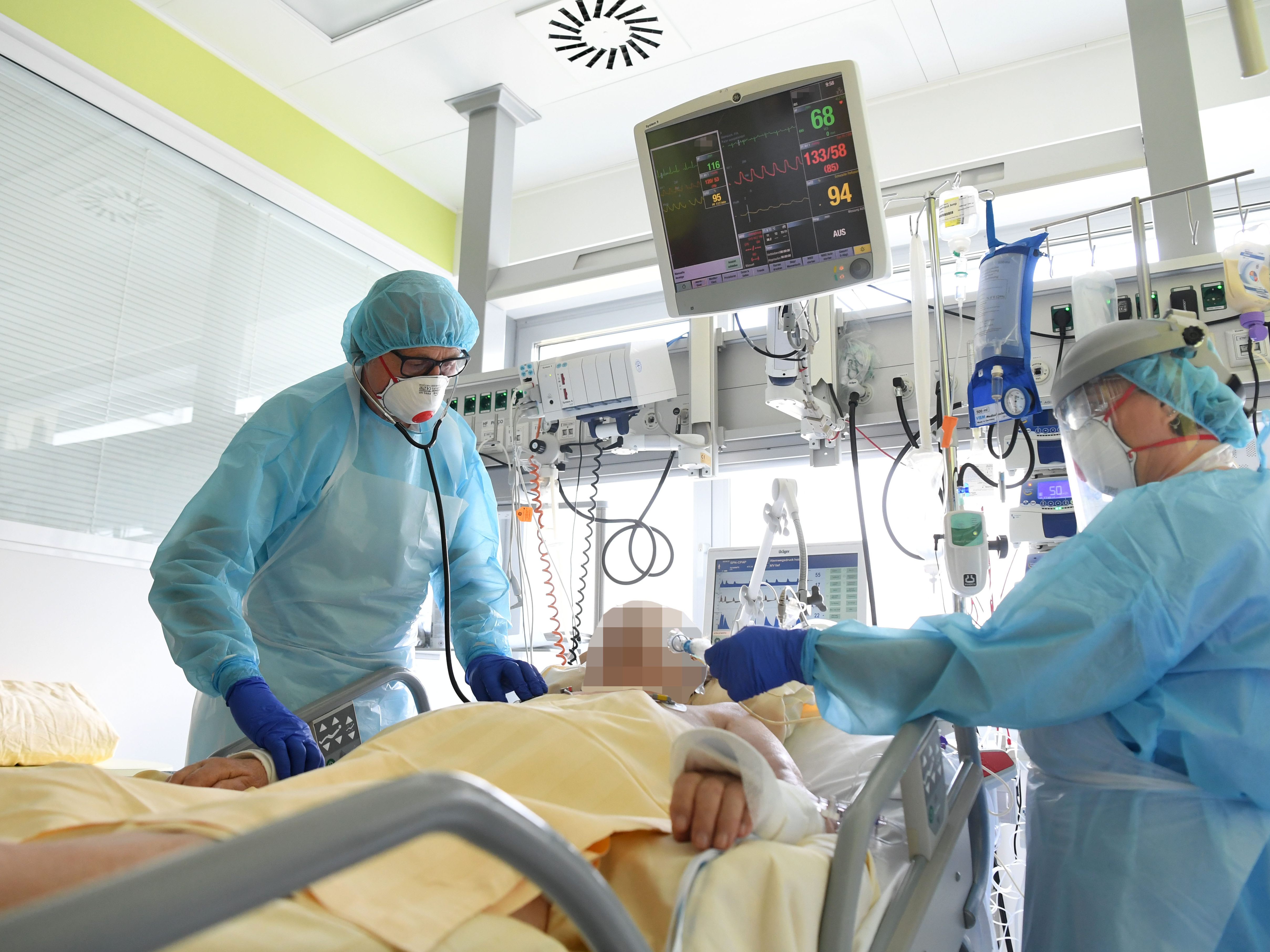 Auf Intensivstationen dürfte sich der Belag bis Mitte August mehr als verdoppeln. Auf Intensivstationen dürfte sich der Belag bis Mitte August mehr als verdoppeln.