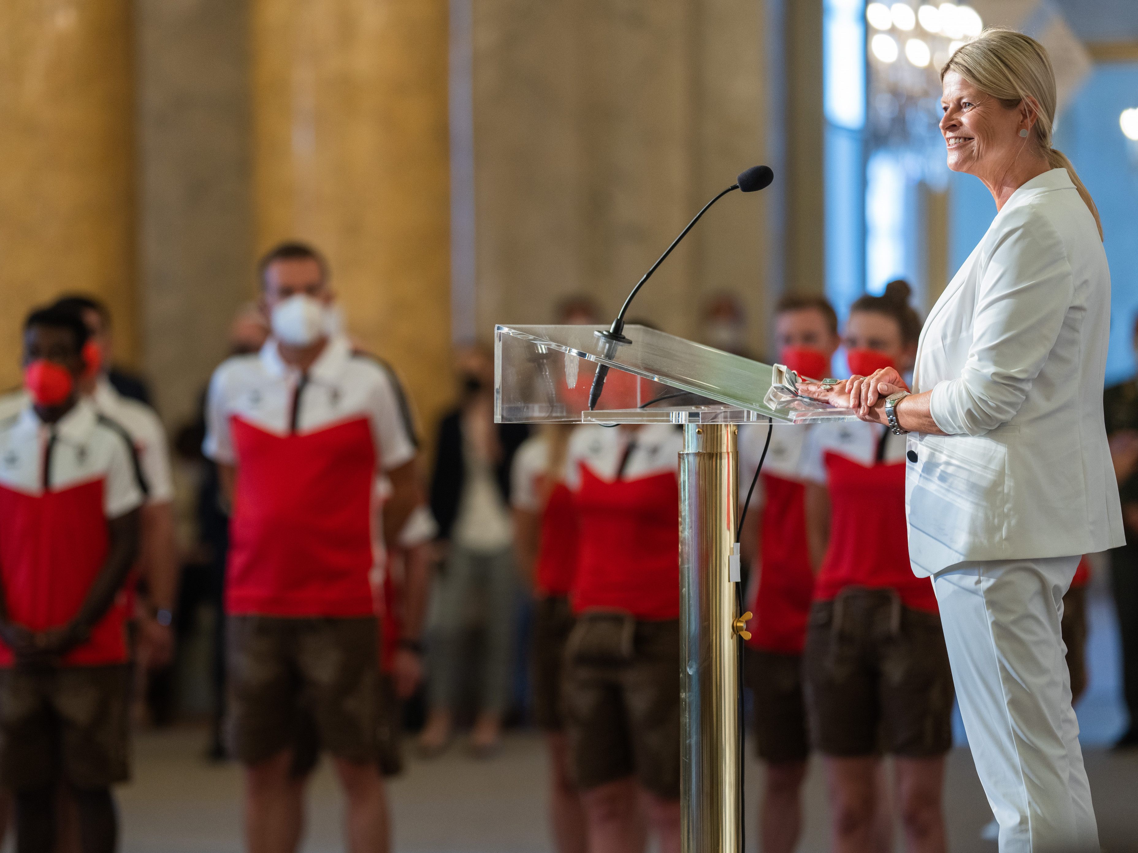 Ministerin Tanner empfing die Medaillen-Gewinner. Ministerin Tanner empfing die Medaillen-Gewinner.