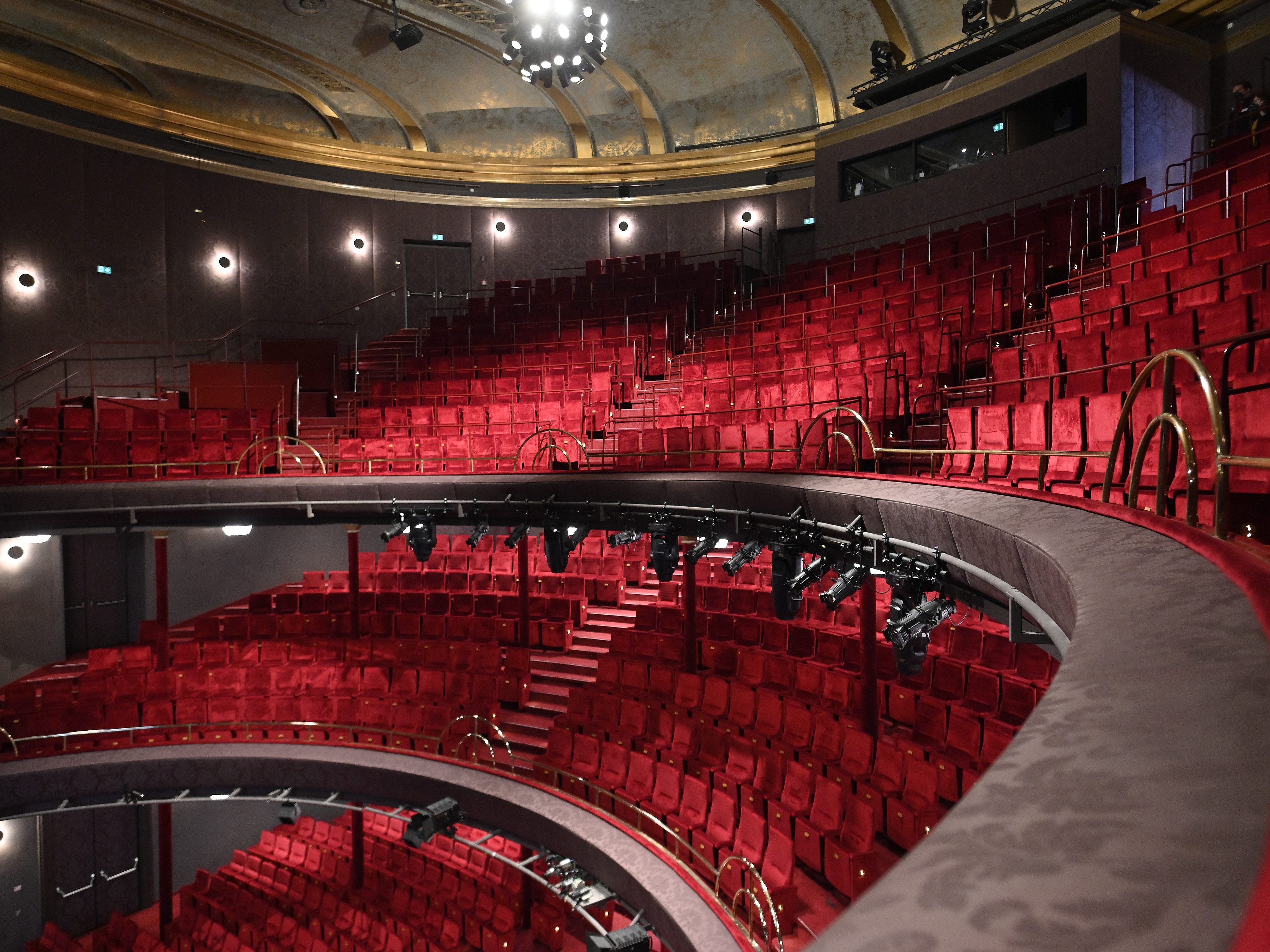 Raimund Theater bietet Publikum Sesselpatenschaften an. Raimund Theater bietet Publikum Sesselpatenschaften an.
