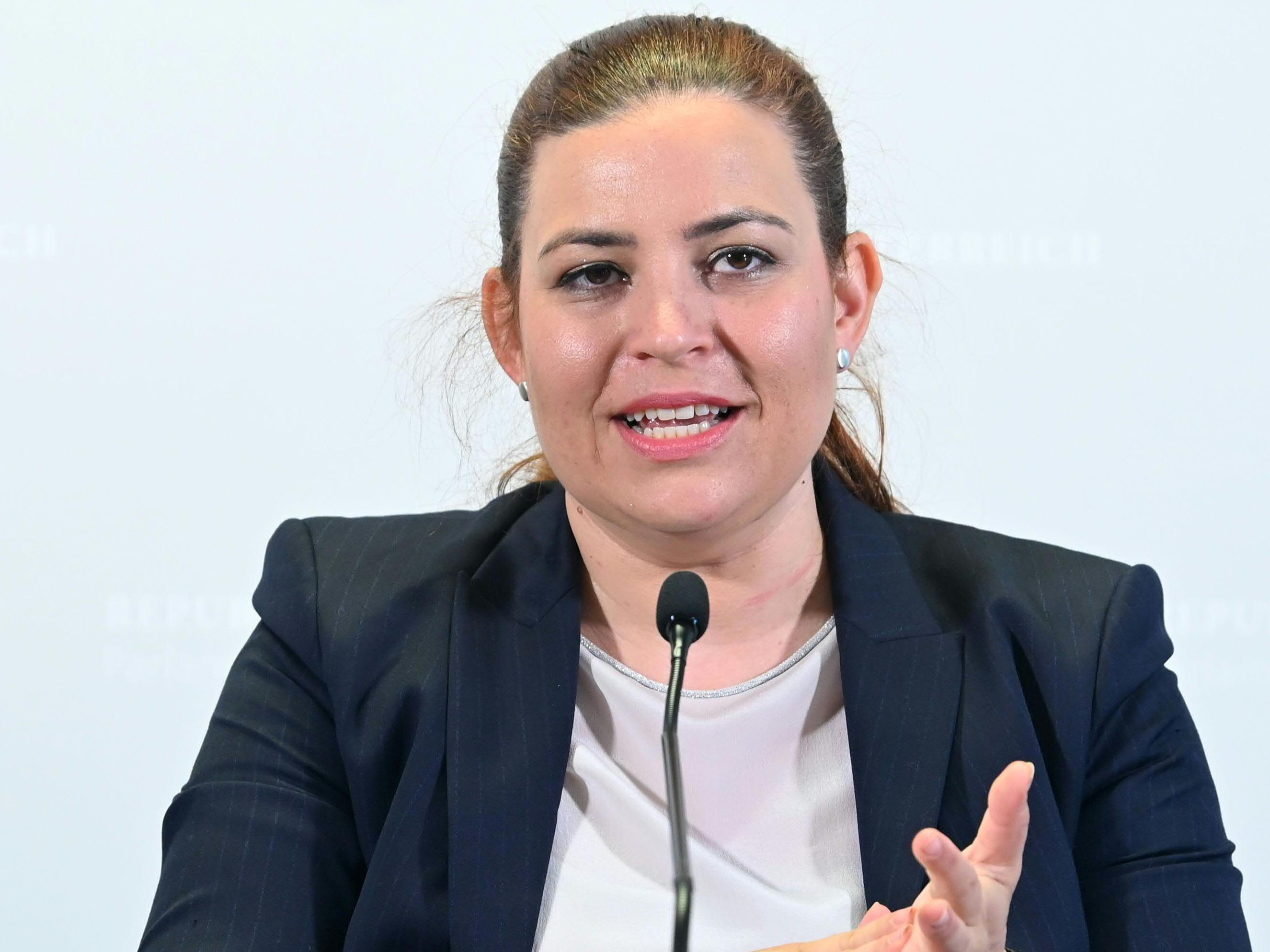 Nina Tomaselli präsentiert den Fraktionsbericht der Grünen. Nina Tomaselli präsentiert den Fraktionsbericht der Grünen.