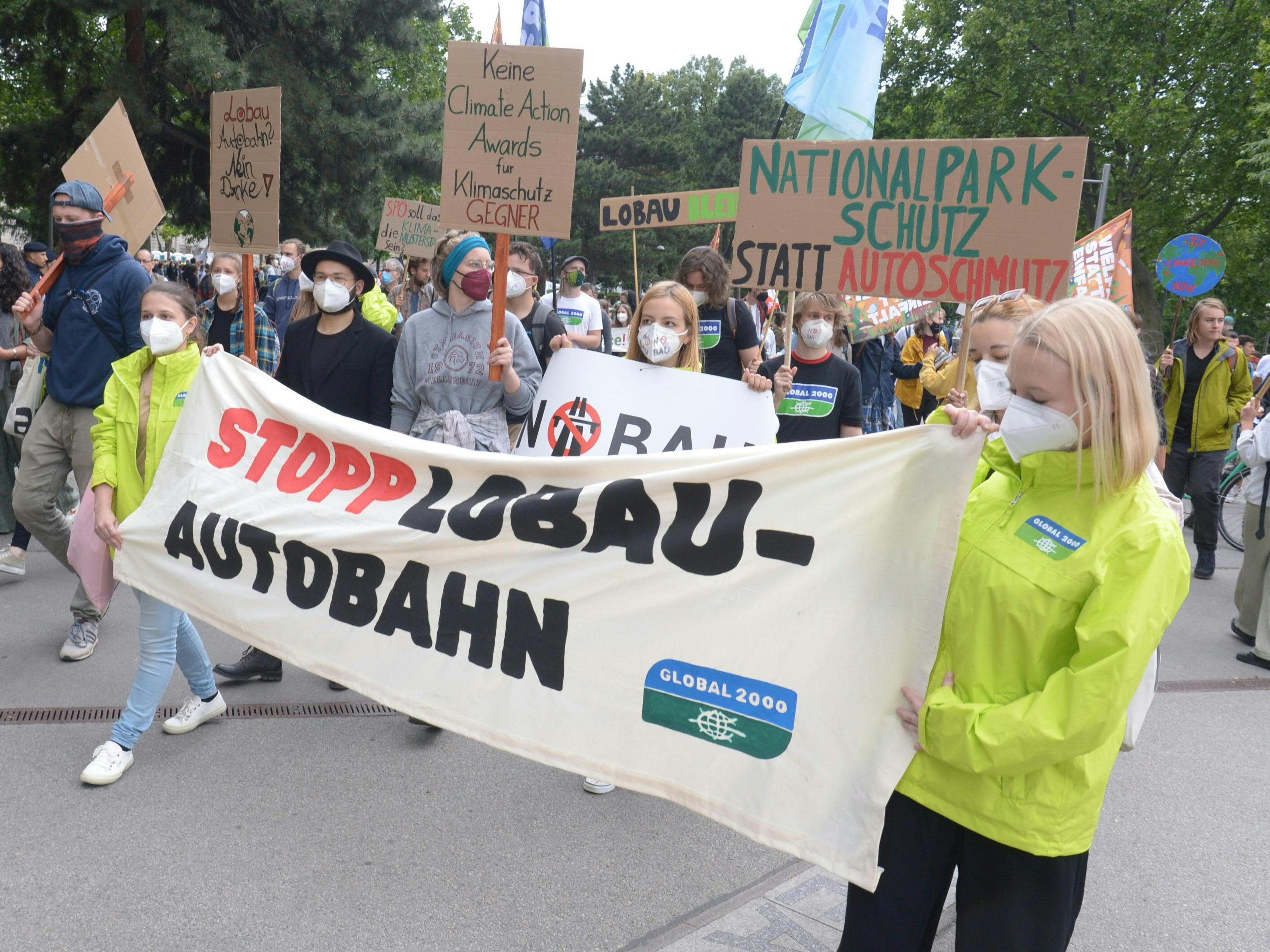 Protestcamp mindestens für eine ganze Woche geplant. Protestcamp mindestens für eine ganze Woche geplant.