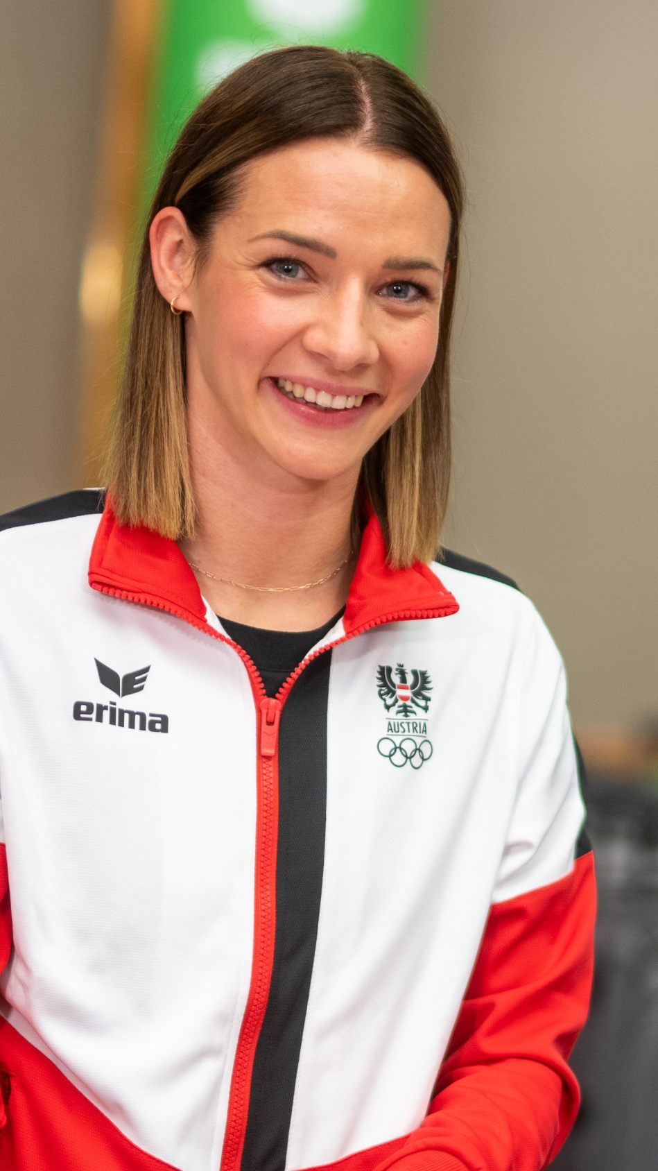 Bettina Plank (Karate) und Michaela Polleres (Judo)