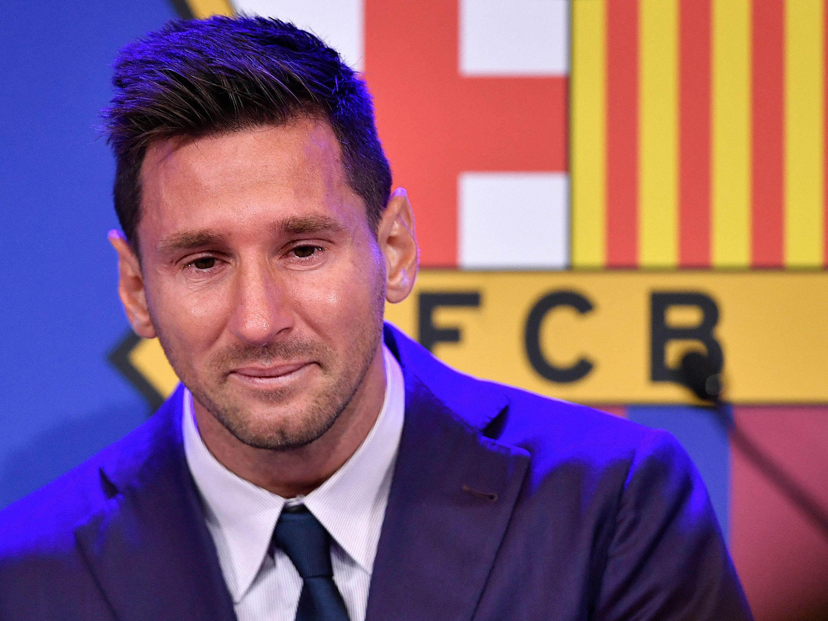 Unter Tränen verkündete Lionel Messi seinen Abschied vom FC Barcelona. Unter Tränen verkündete Lionel Messi seinen Abschied vom FC Barcelona.