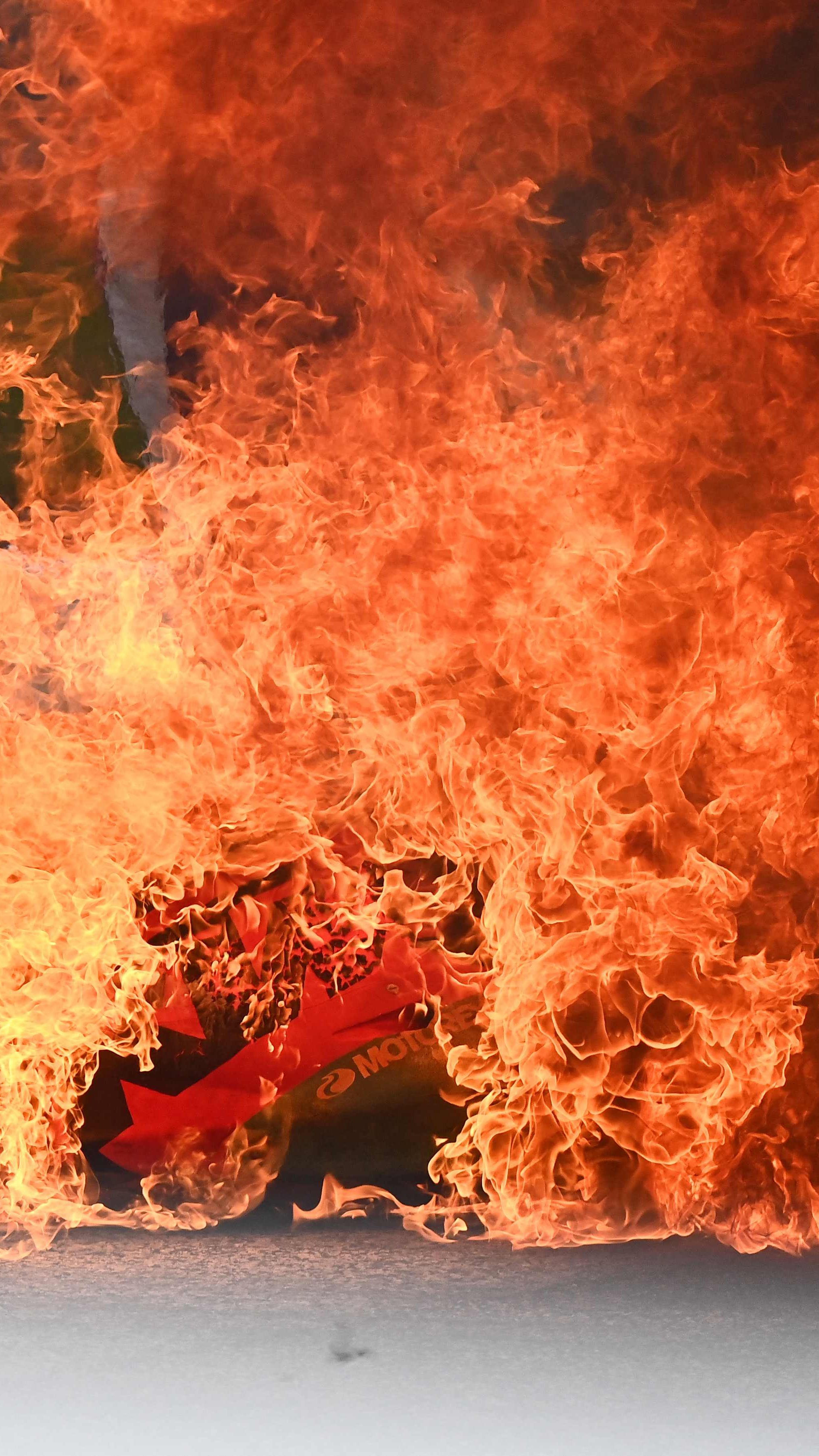 Flammen beim MotoGP-Rennen am Red Bull Ring.