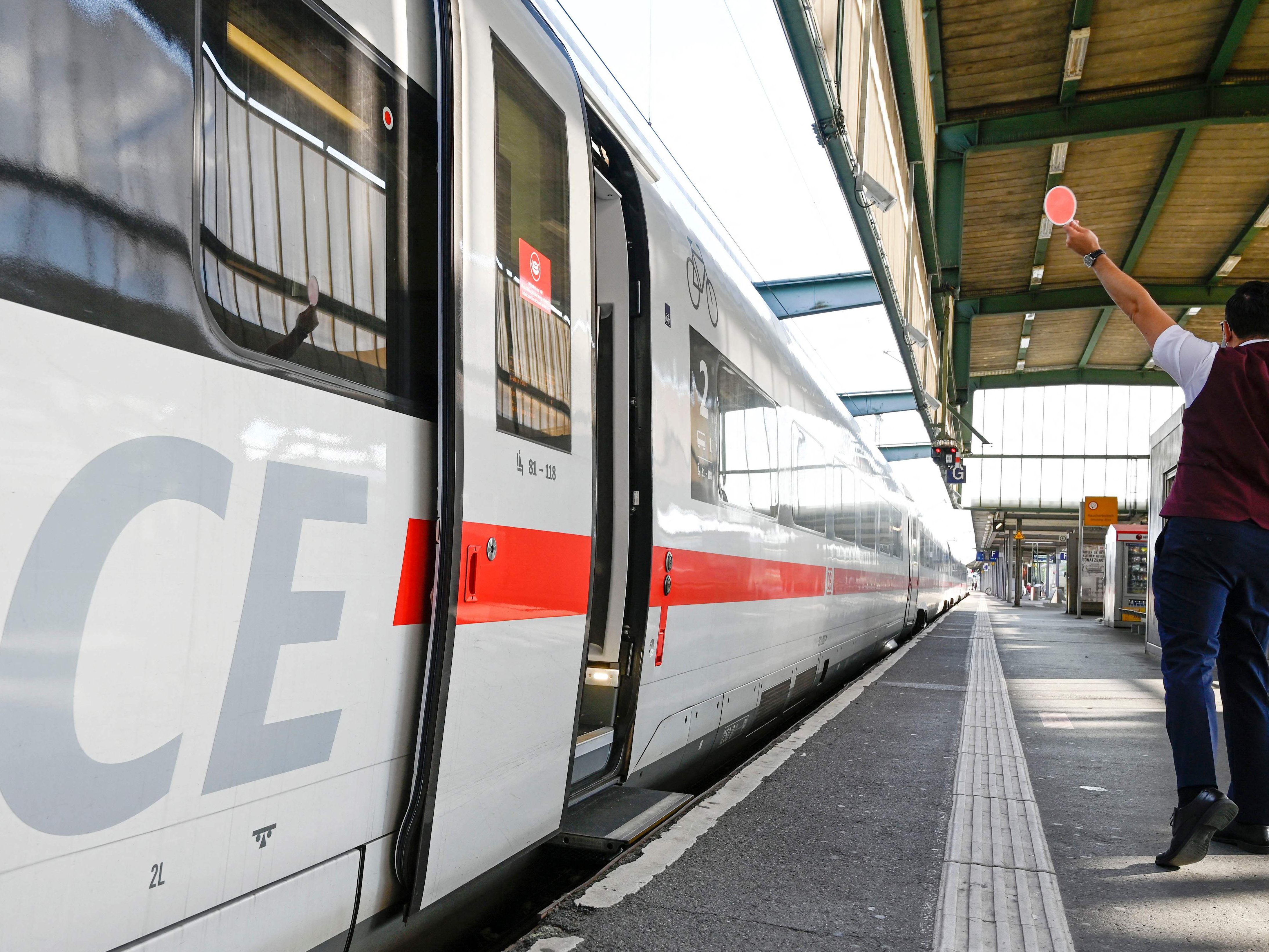 Die Deutsche Bahn rechnet mit Blick auf den Verkehr mit überwiegender Normalität.