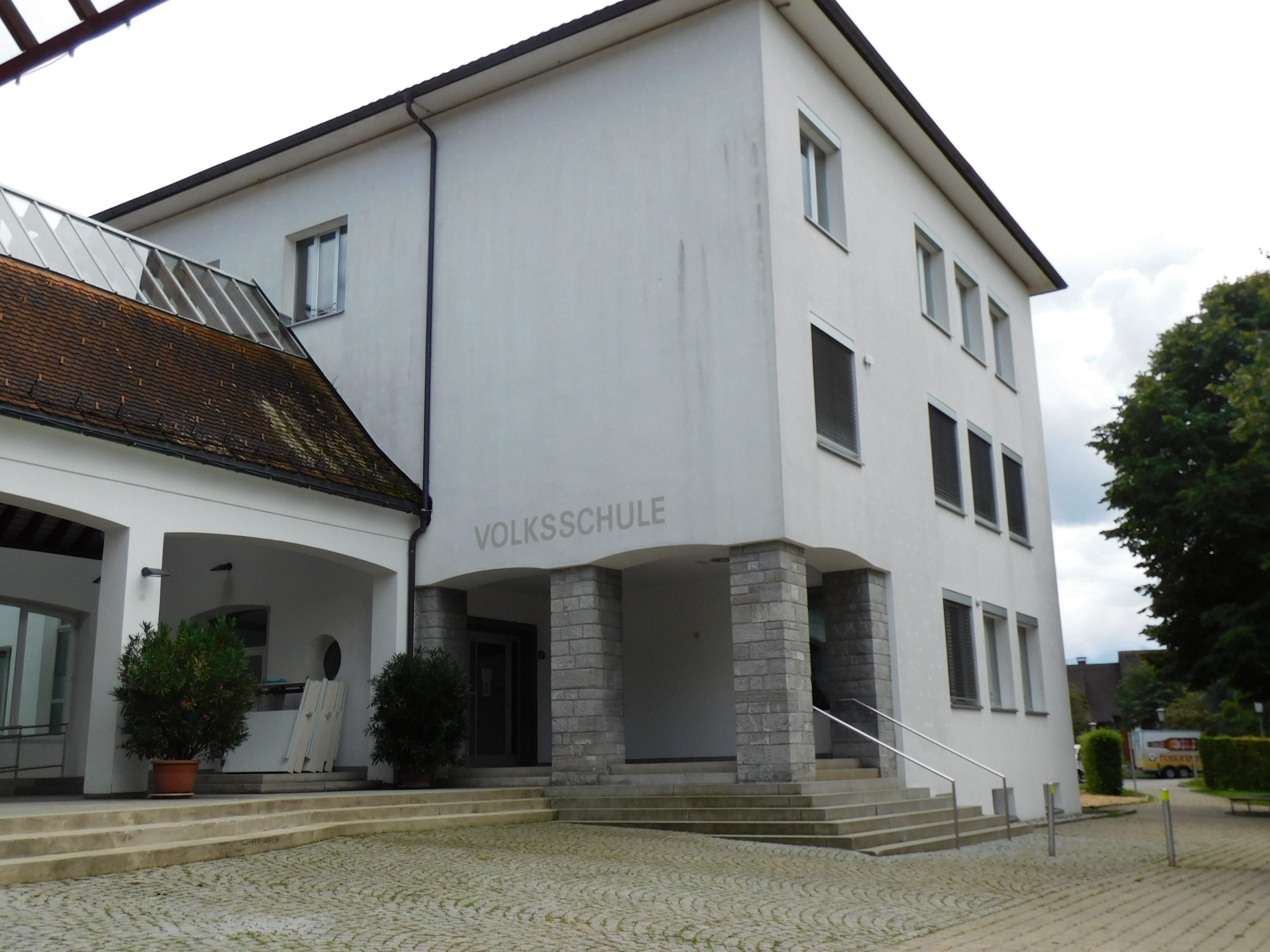 Auch an der Volksschule Klaus gehören die Schiefertafeln nun der Vergangenheit an Auch an der Volksschule Klaus gehören die Schiefertafeln nun der Vergangenheit an