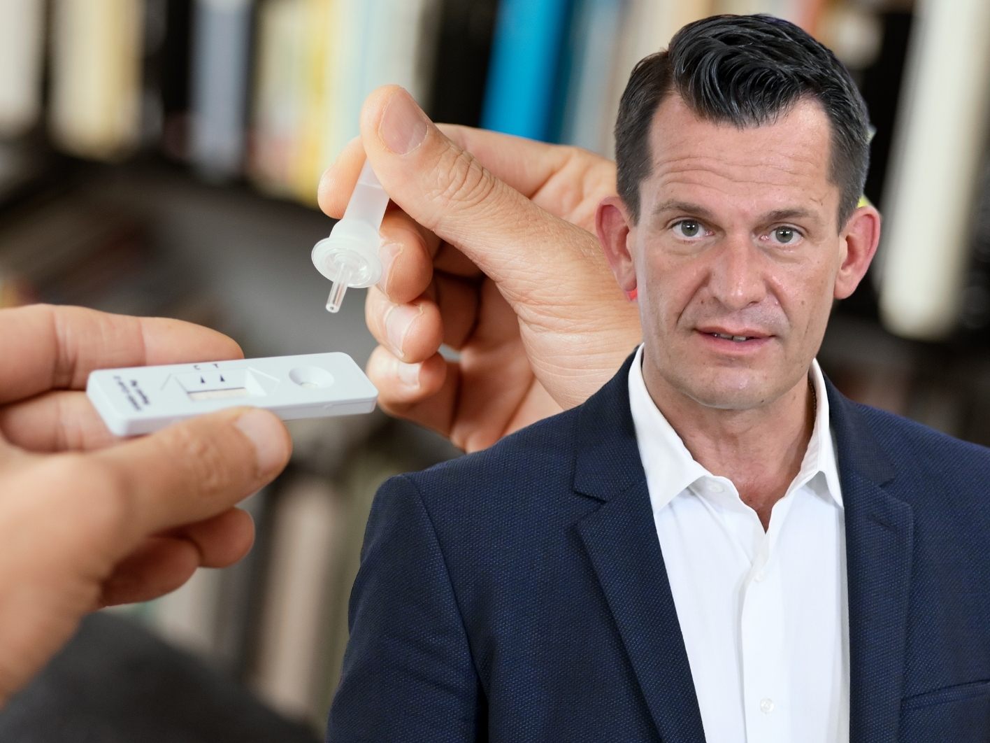 Mückstein kündigt Aus für Gratis-Wohnzimmertests an. Mückstein kündigt Aus für Gratis-Wohnzimmertests an.