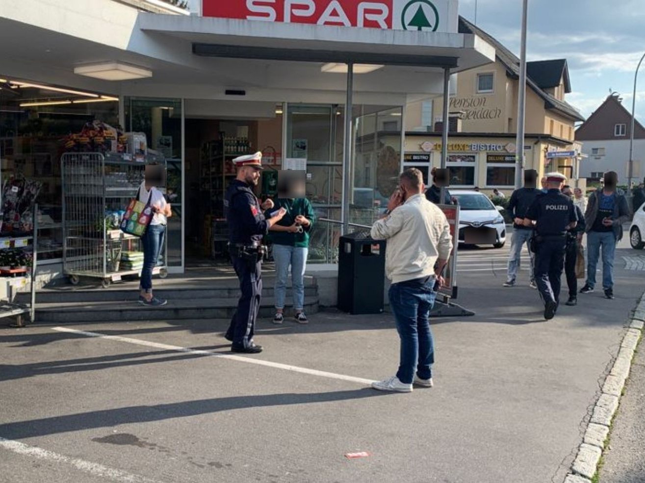 Der Überfall fand auf den Spar in der Landstraße in Bregenz statt. Der Überfall fand auf den Spar in der Landstraße in Bregenz statt.