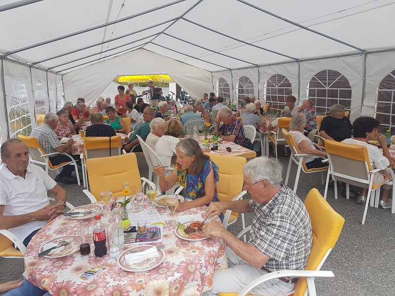 Volles Festzelt beim Sommer-Hock des PVÖ Gaschurn Volles Festzelt beim Sommer-Hock des PVÖ Gaschurn