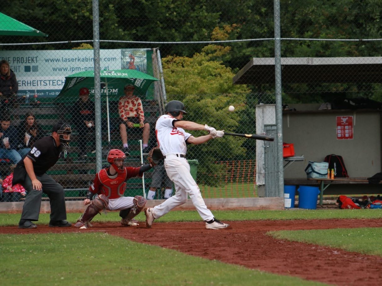 Clayton Carson startete gleich mit einem Homerun in das erste Spiel des Tages! Clayton Carson startete gleich mit einem Homerun in das erste Spiel des Tages!