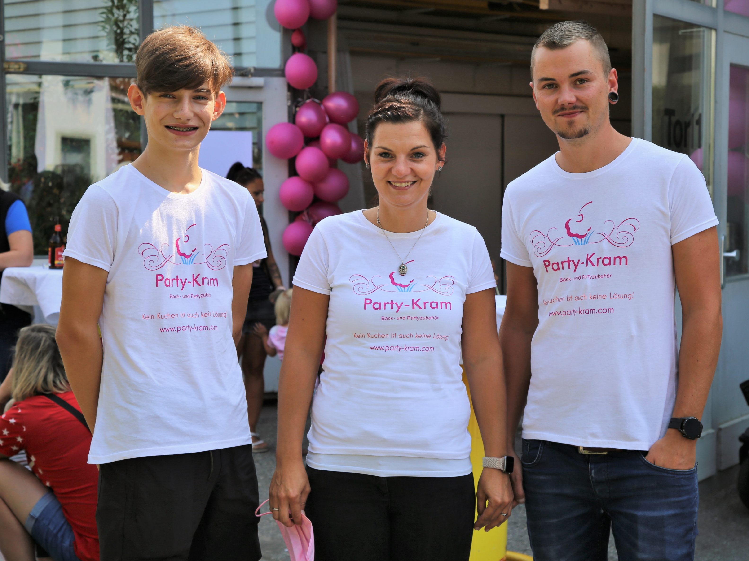 Janine Müller feiert ihr fünfjähriges Bestehen von "Party-Kram" mit dem Start des Lagerverkaufs jeden Freitag in Röthis. Janine Müller feiert ihr fünfjähriges Bestehen von "Party-Kram" mit dem Start des Lagerverkaufs jeden Freitag in Röthis.
