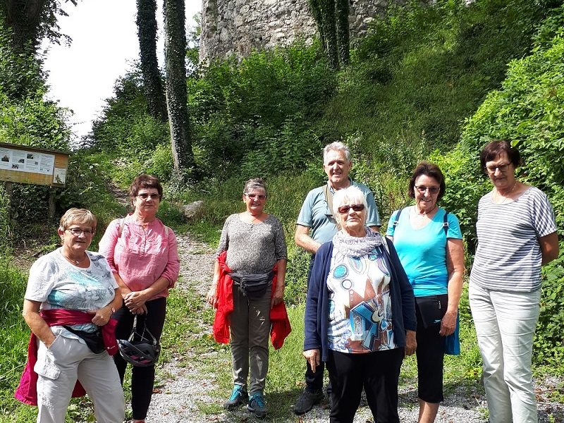 Mäderer Pensionisten besuchen die Ruine Neuburg in Koblach Mäderer Pensionisten besuchen die Ruine Neuburg in Koblach