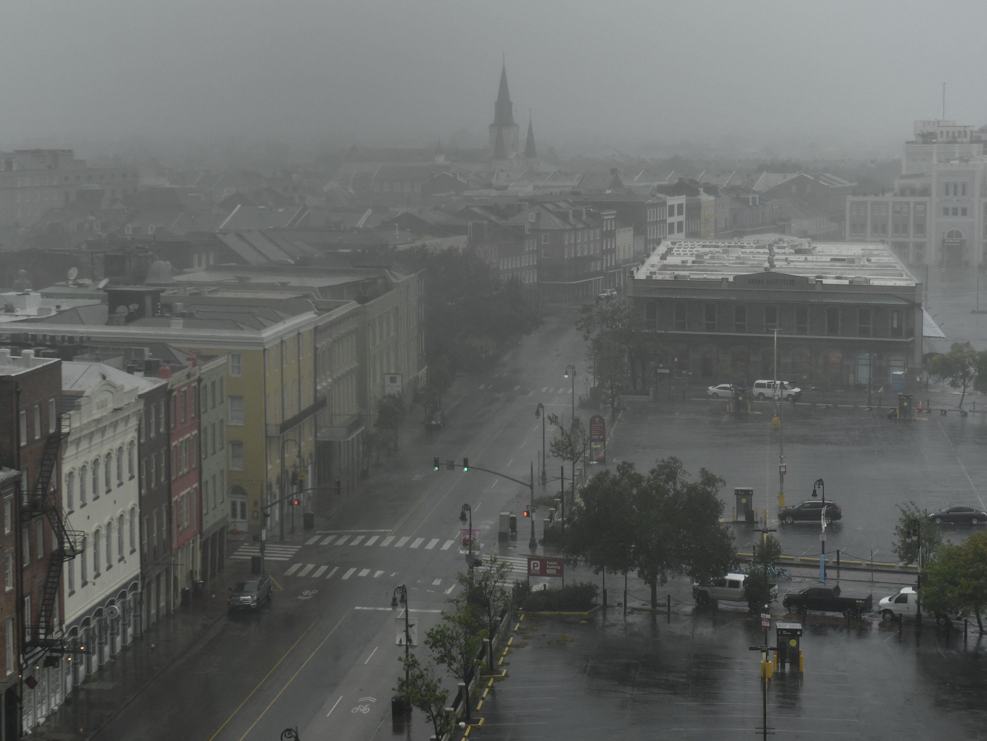 Mehr als eine Million Menschen -darunter ganz New Orleans - ohne Strom in Louisiana.