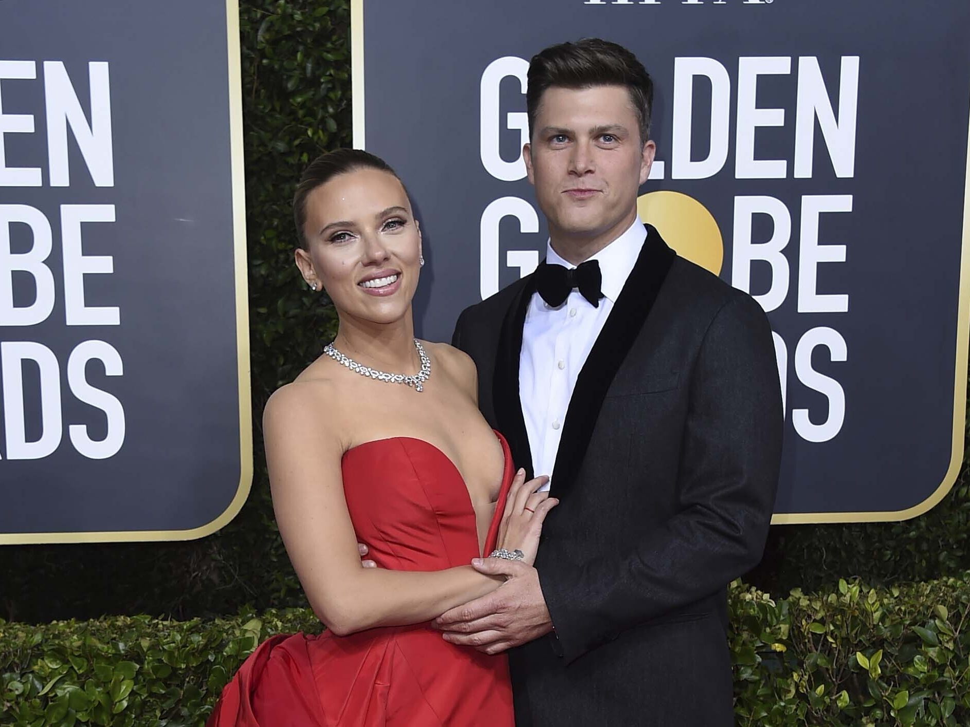 Scarlett Johansson und Colin Jost sind Eltern von Söhnchen Cosmo. Scarlett Johansson und Colin Jost sind Eltern von Söhnchen Cosmo.