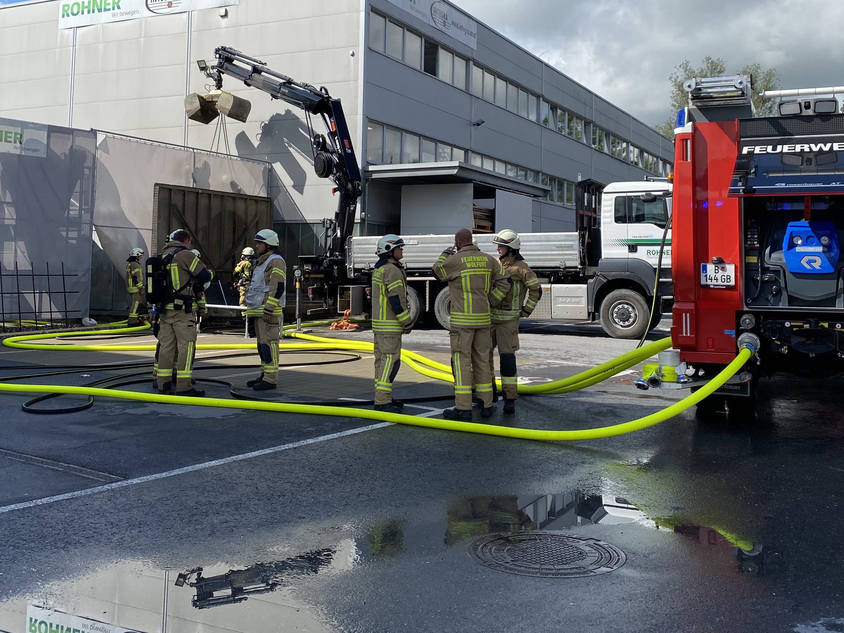 Die Feuerwehr Wolfurt hatte den Brand rasch unter Kontrolle. Die Feuerwehr Wolfurt hatte den Brand rasch unter Kontrolle.