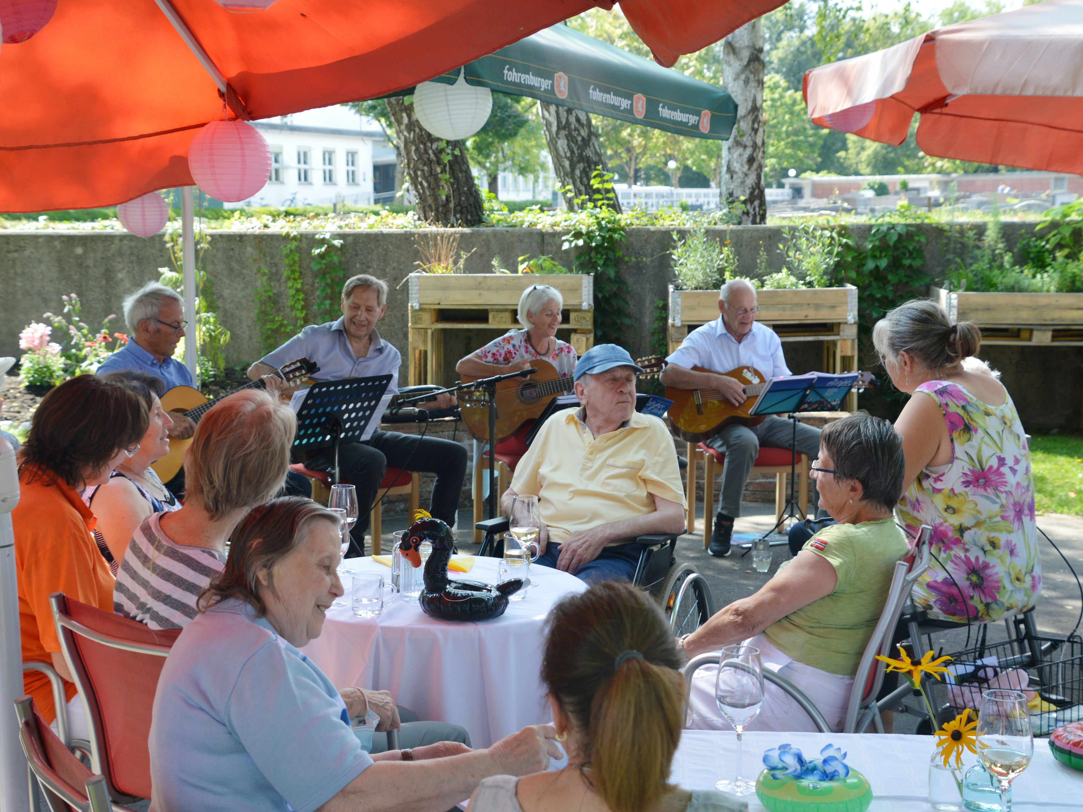 Beste Stimmung herrschte beim Sommerfest im Garten des Sozialzentrums Beste Stimmung herrschte beim Sommerfest im Garten des Sozialzentrums