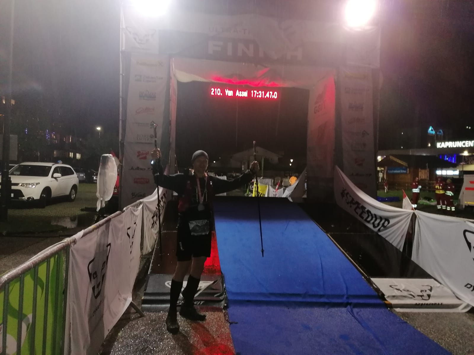 Siegfried Tratinek nach seinem Zieleinlauf beim Großglockner Ultra Trail Siegfried Tratinek nach seinem Zieleinlauf beim Großglockner Ultra Trail